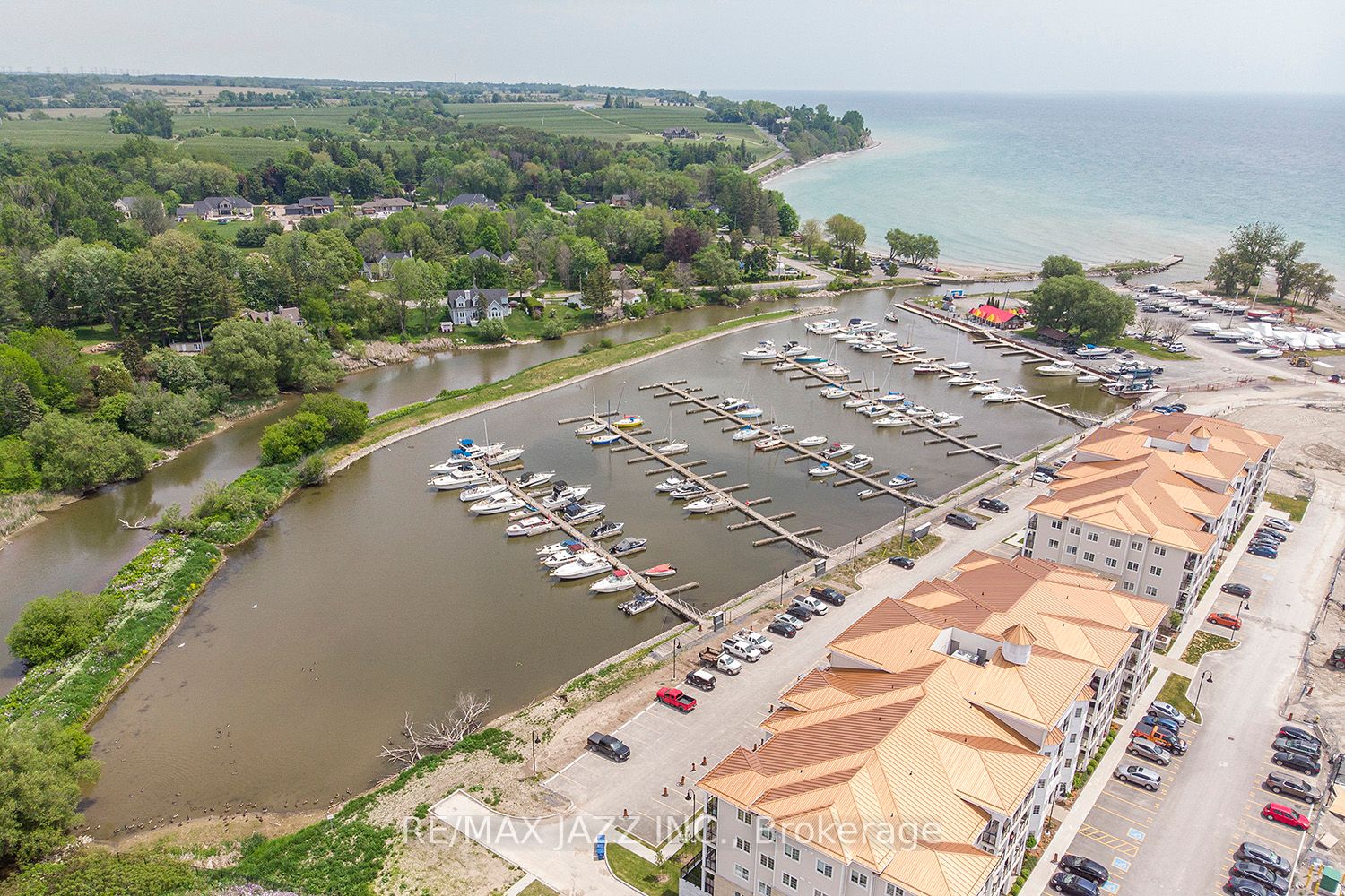 385 Lakebreeze Dr, #304