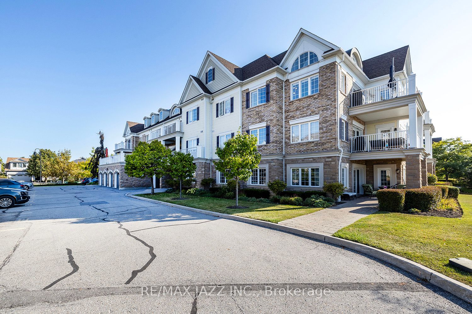 385 Lakebreeze Dr, #304