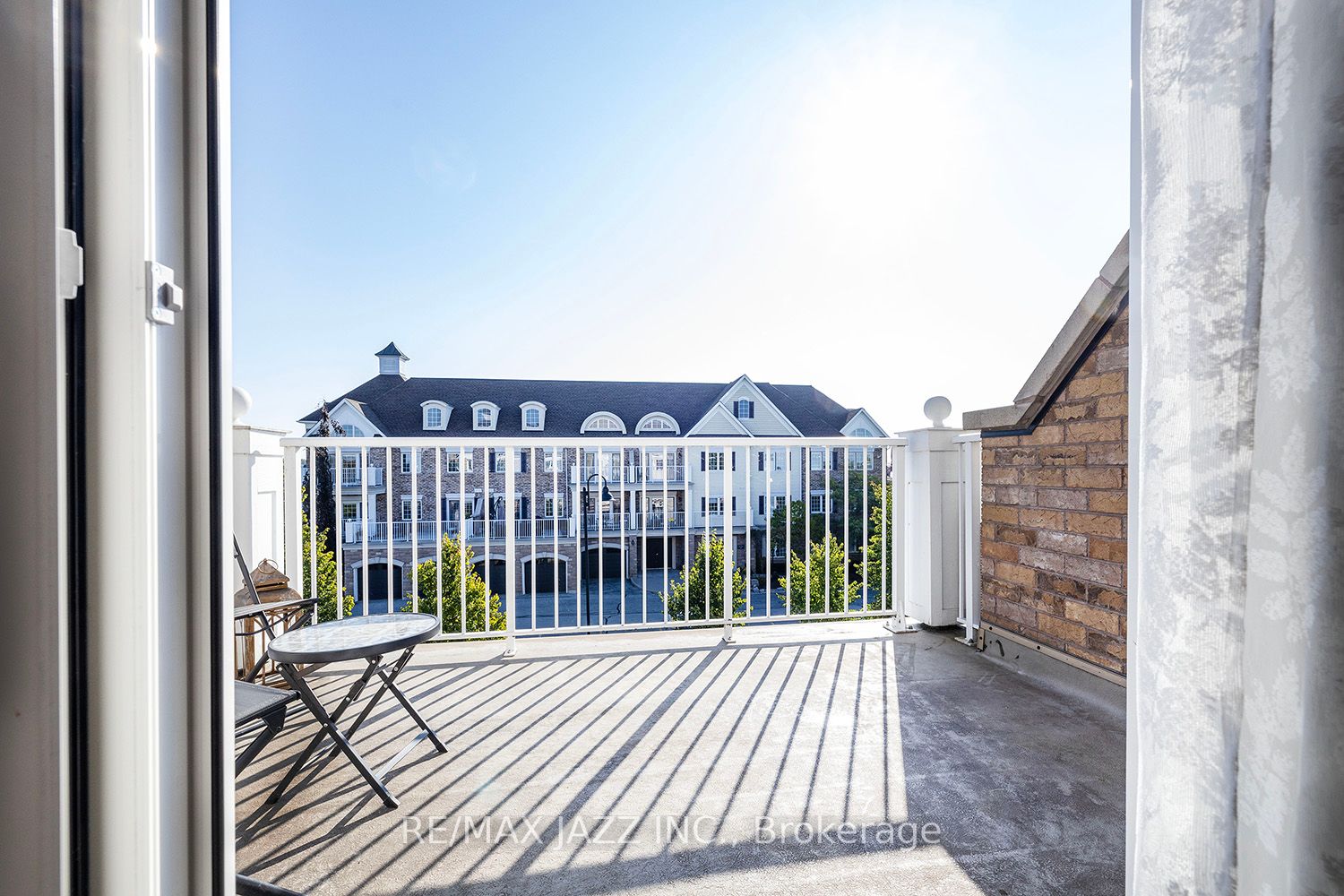 385 Lakebreeze Dr, #304