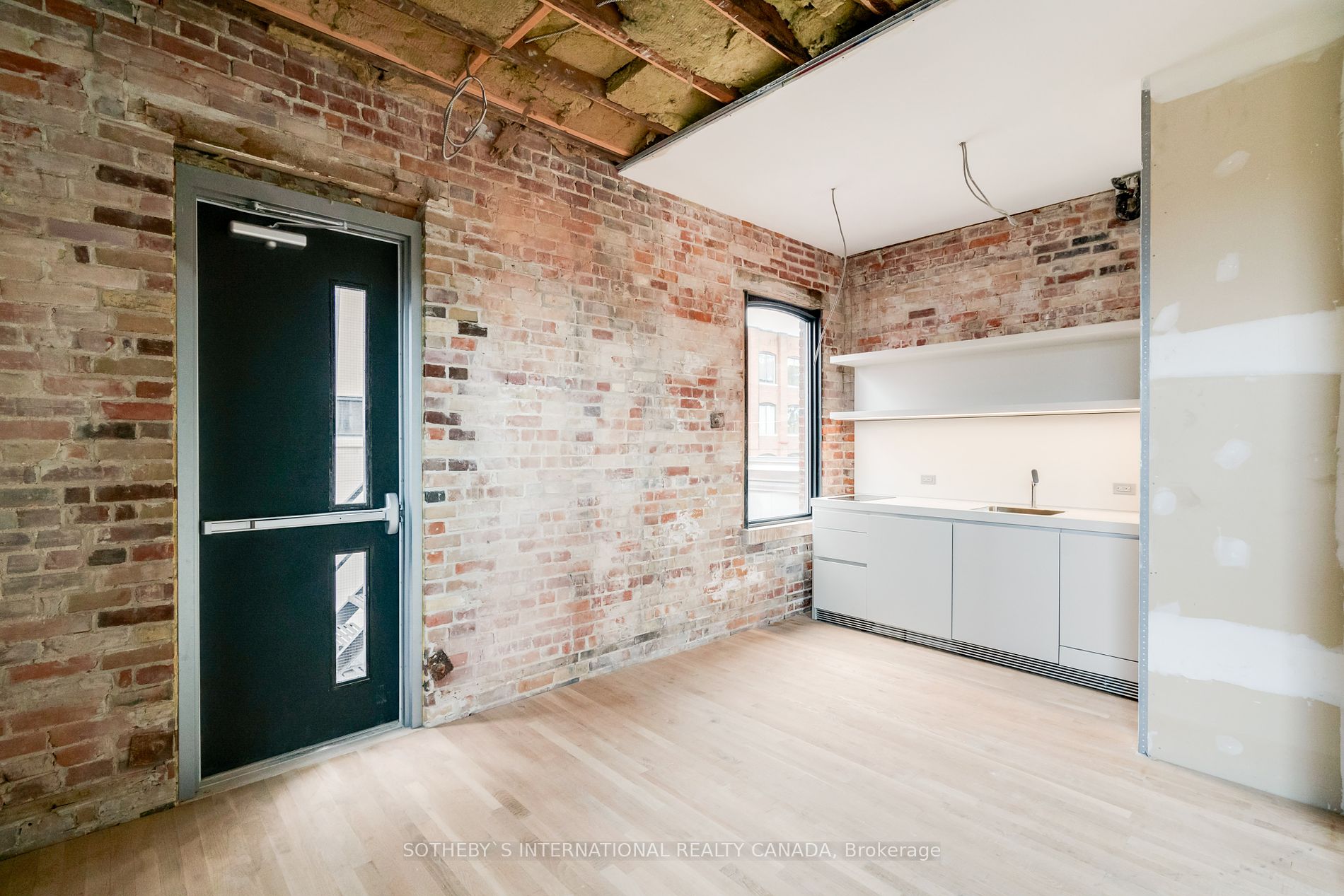 972 Queen St E, #200