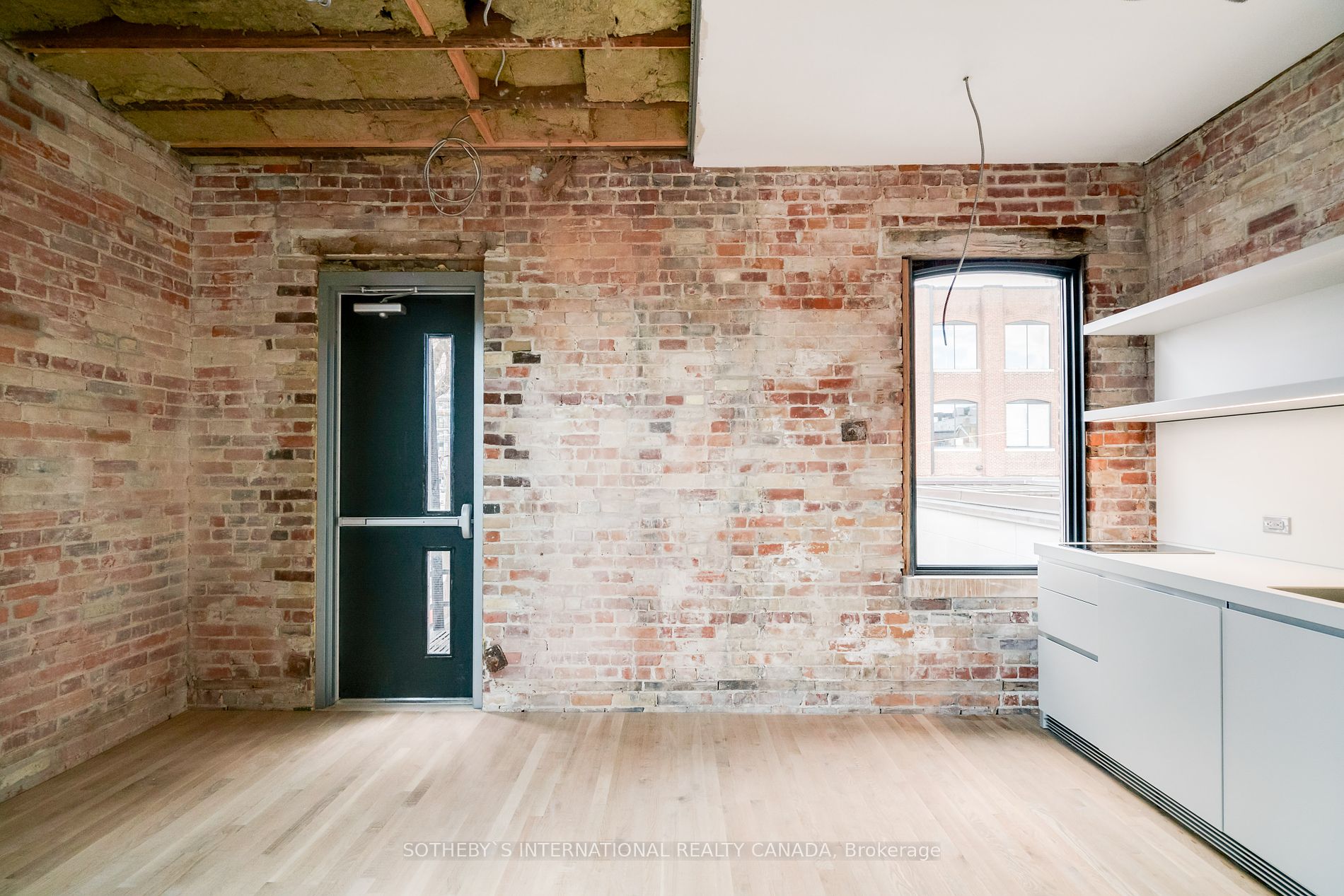 972 Queen St E, #200