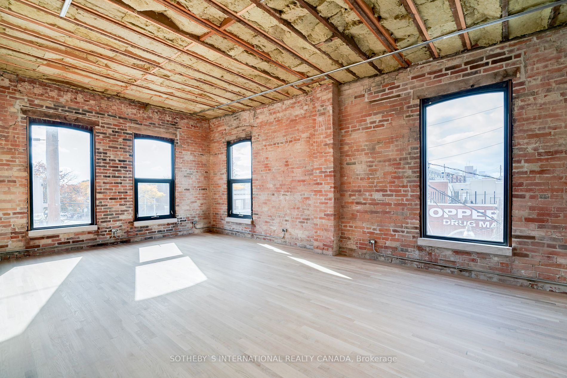 972 Queen St E, #300