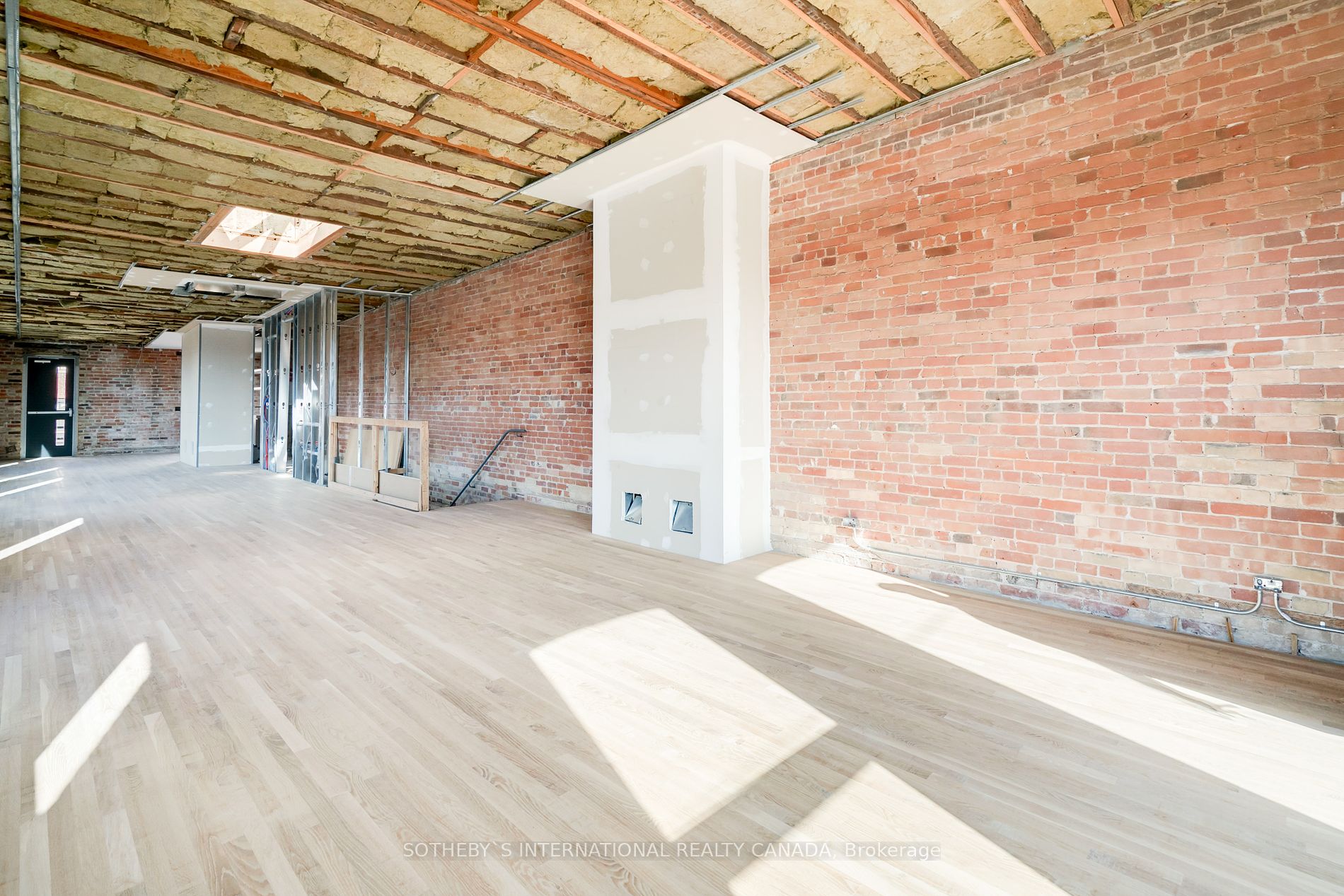 972 Queen St E, #300
