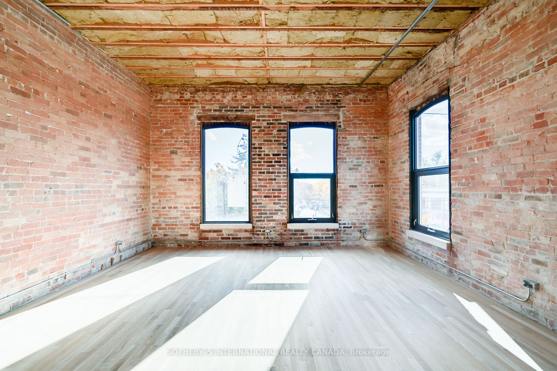 972 Queen St E, #300