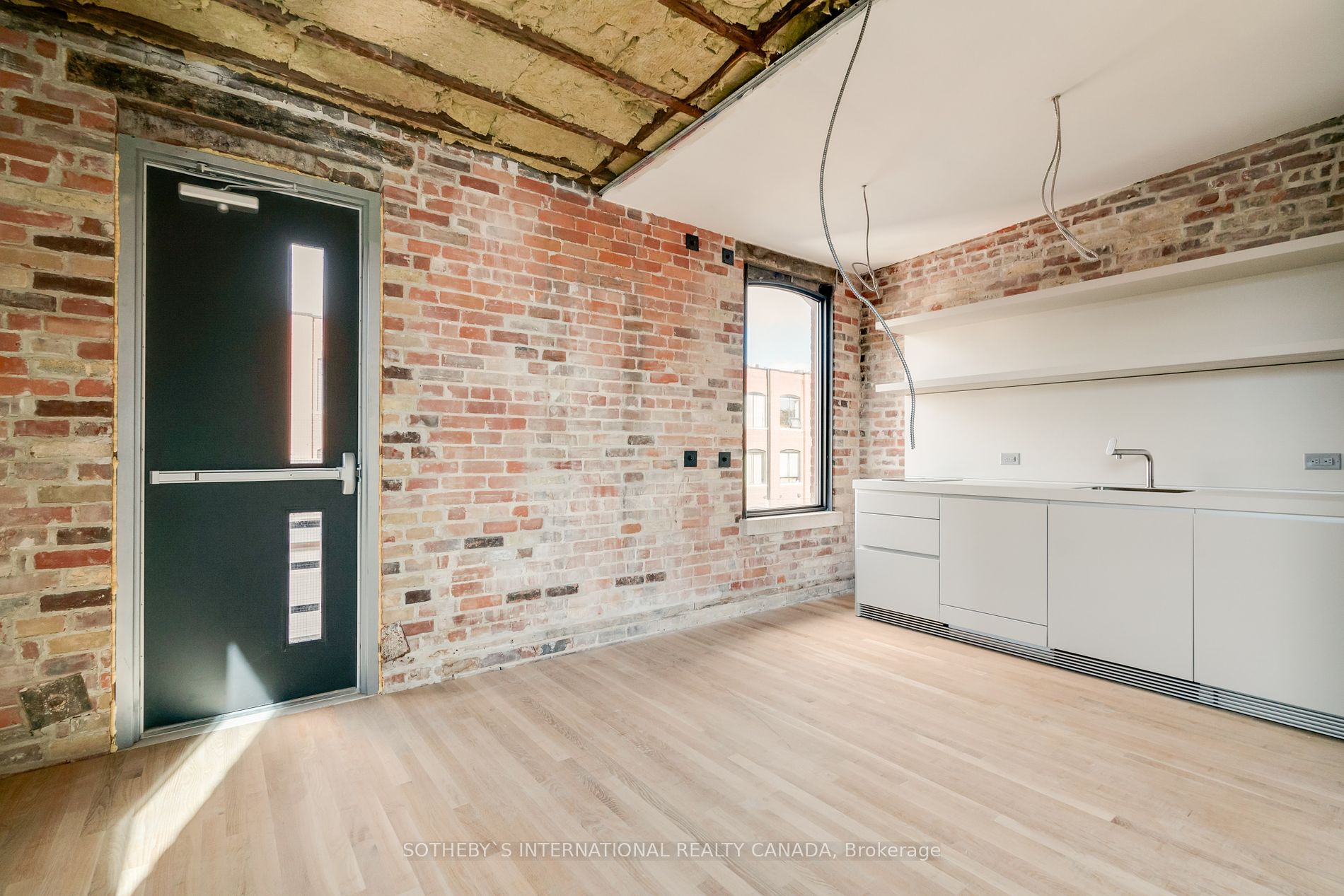972 Queen St E, #300