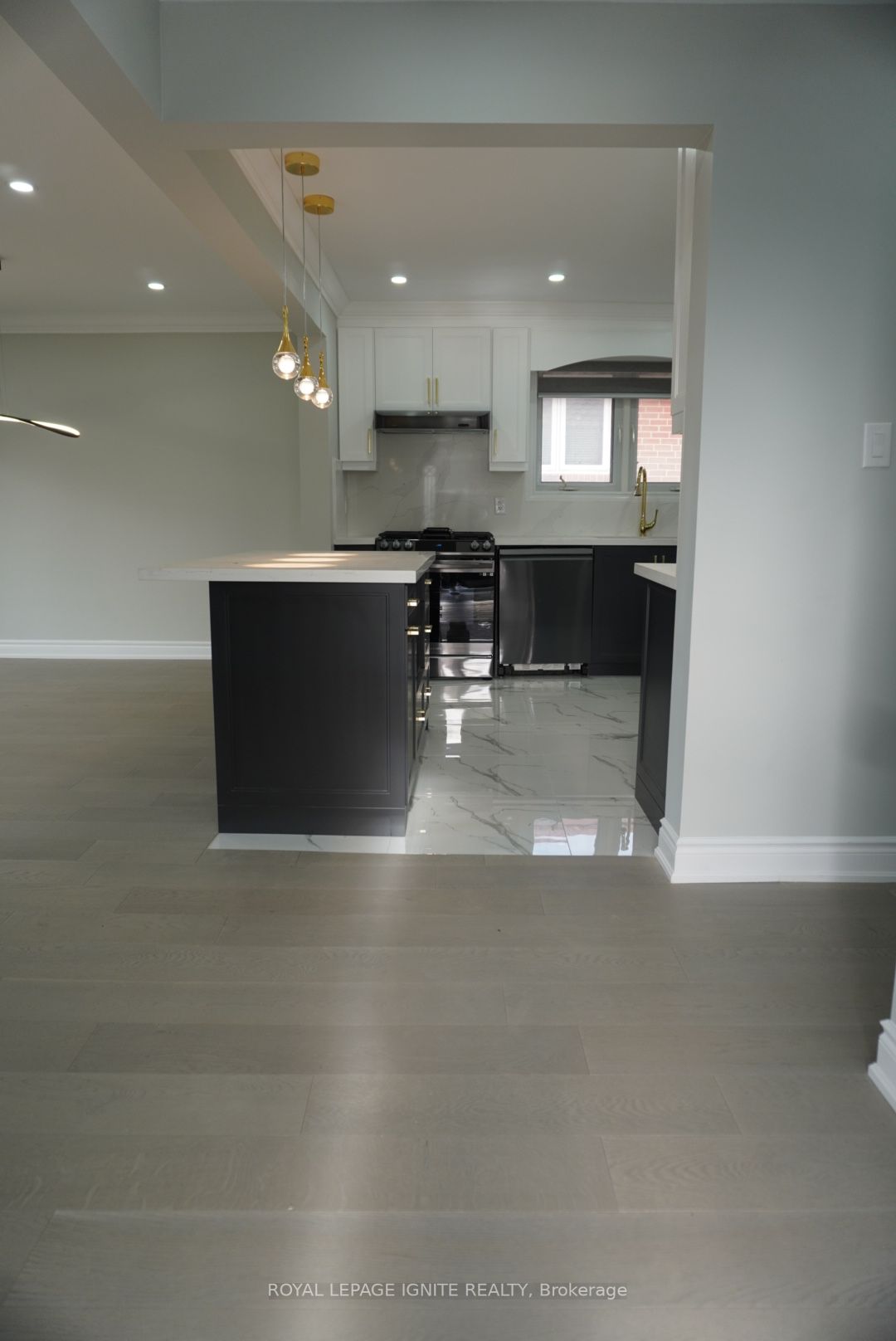 54 Bailey Cres, #Main