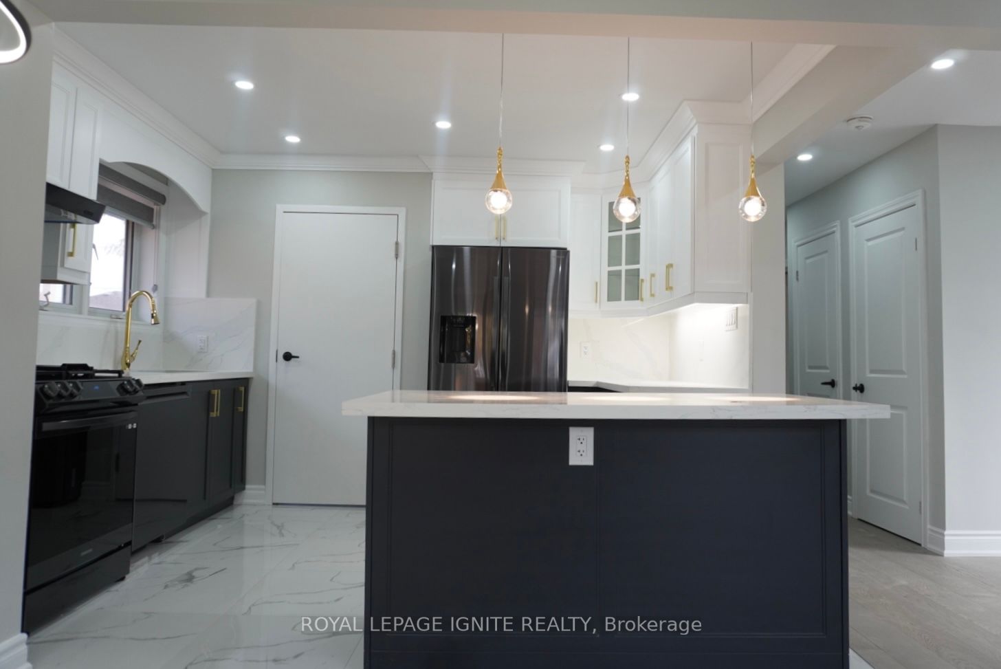 54 Bailey Cres, #Main