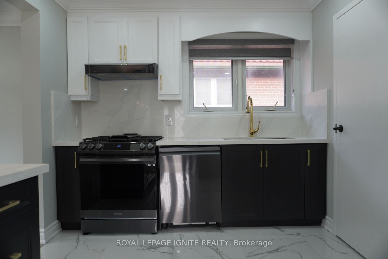 54 Bailey Cres, #Main