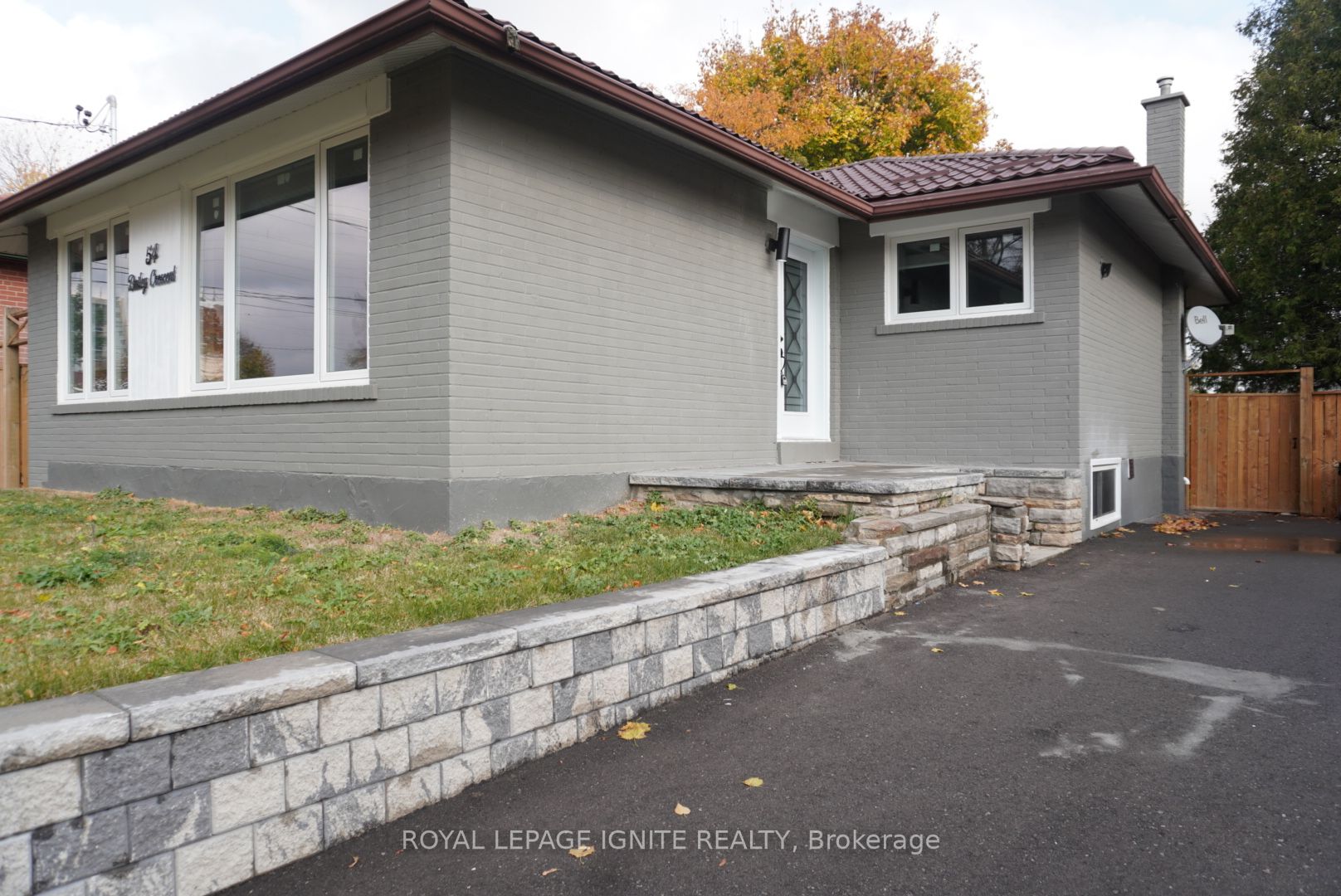 54 Bailey Cres, #Main