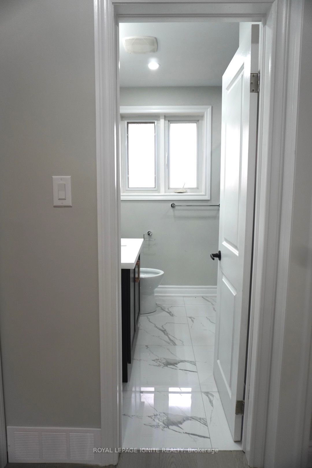 54 Bailey Cres, #Main