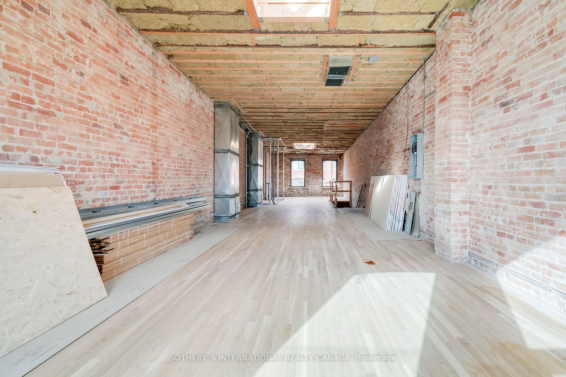 974 Queen St E, #200