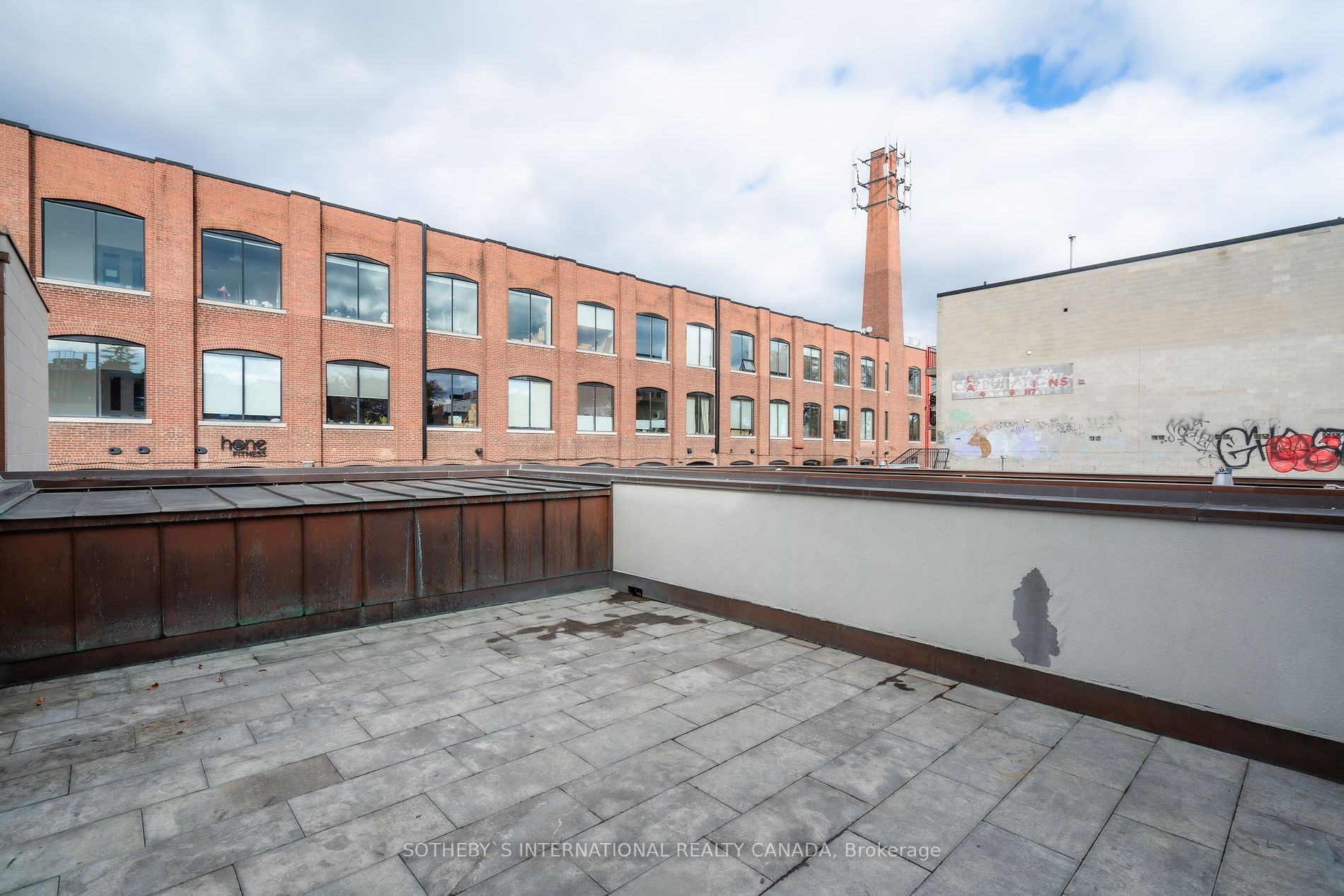 974 Queen St E, #200