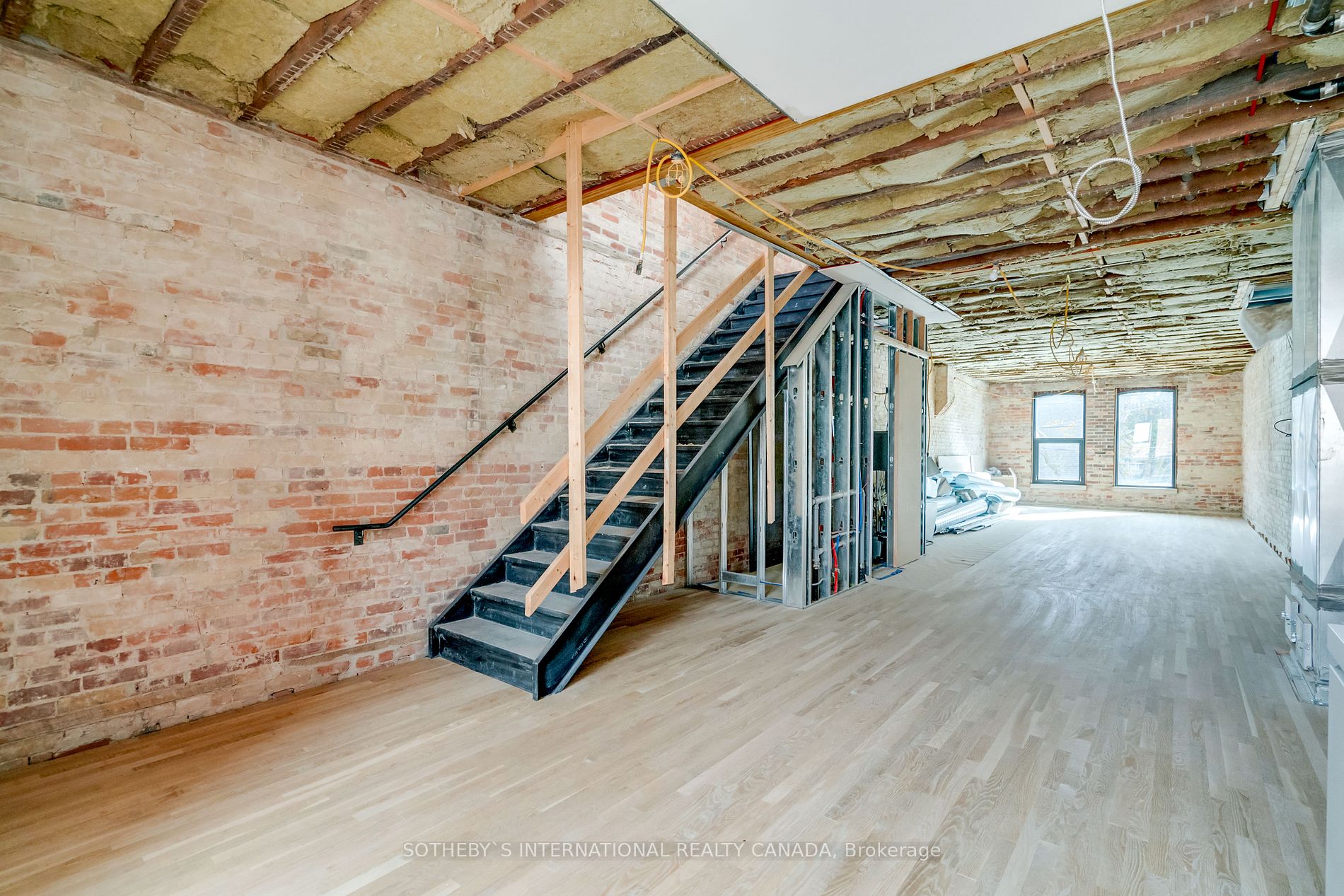 974 Queen St E, #200