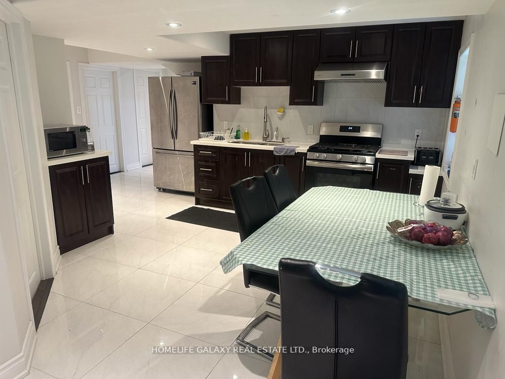 1 Norvalley Crt S