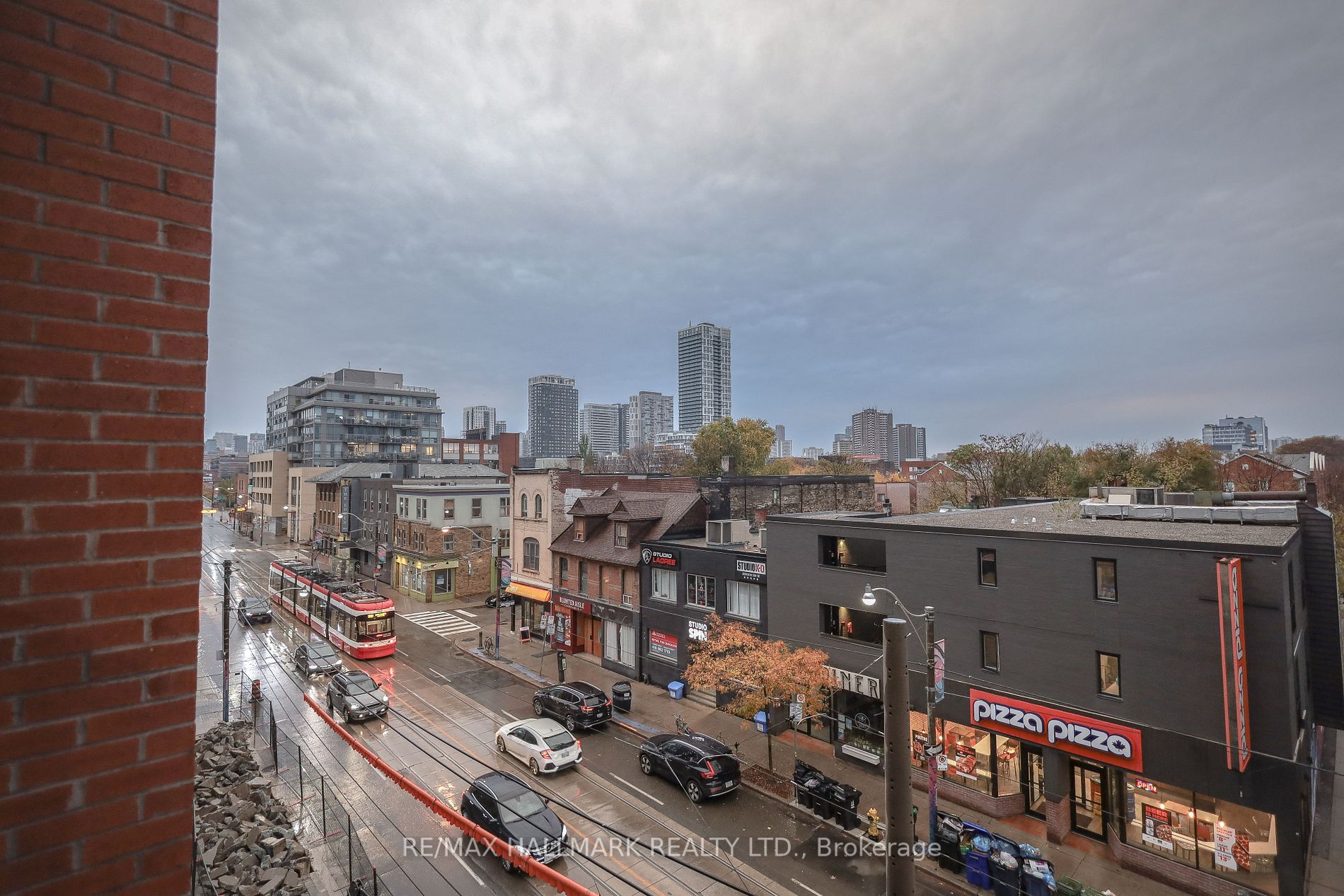 665 Queen St E, #303