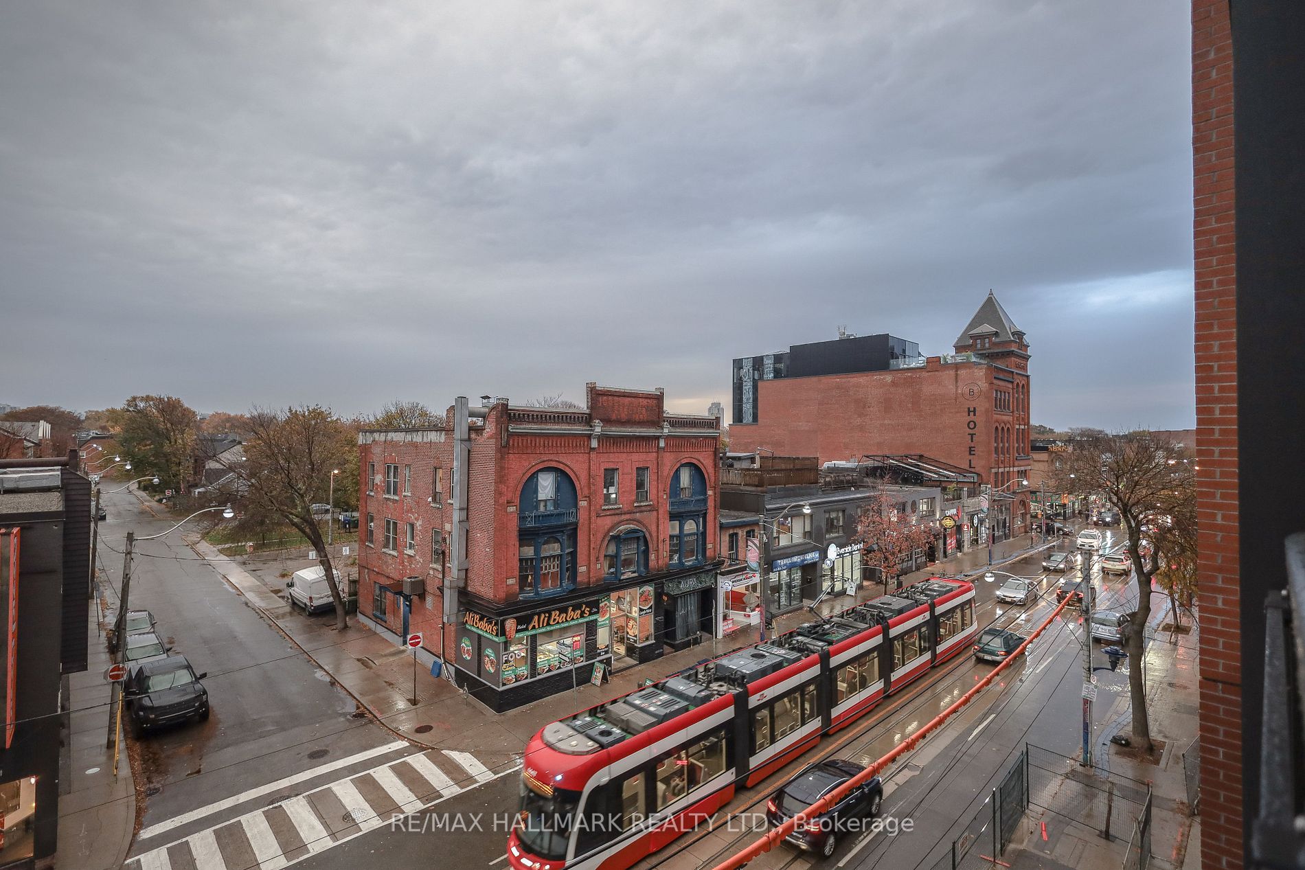 665 Queen St E, #303