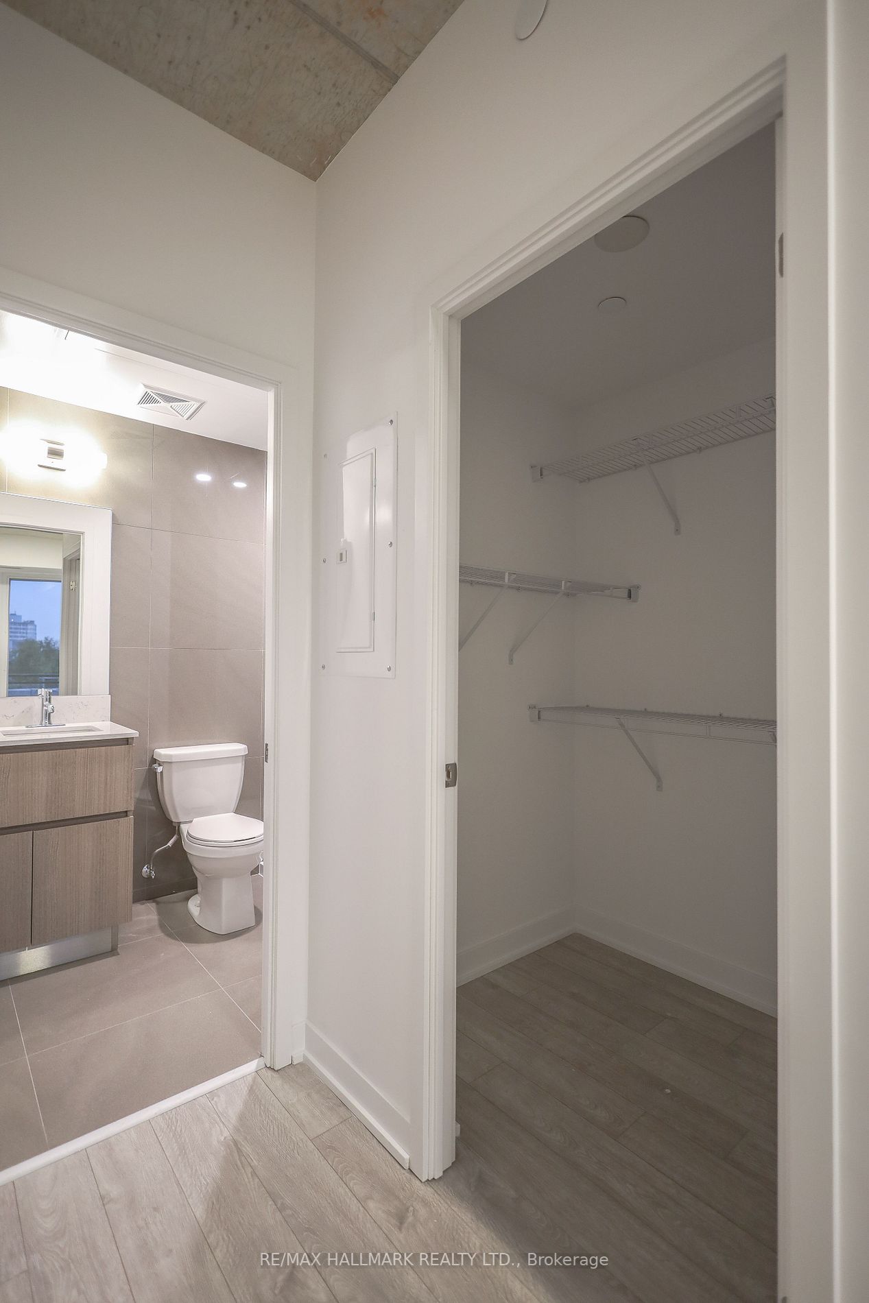 665 Queen St E, #303