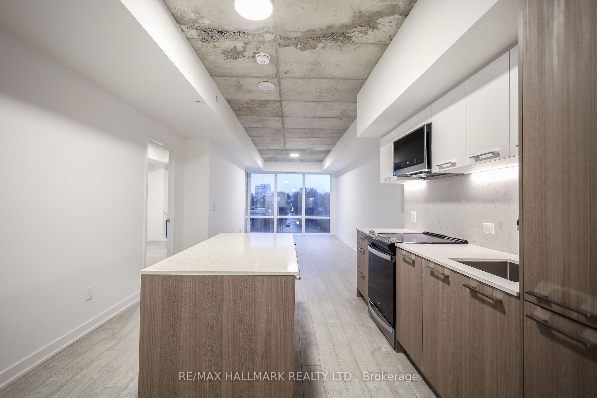 665 Queen St E, #303