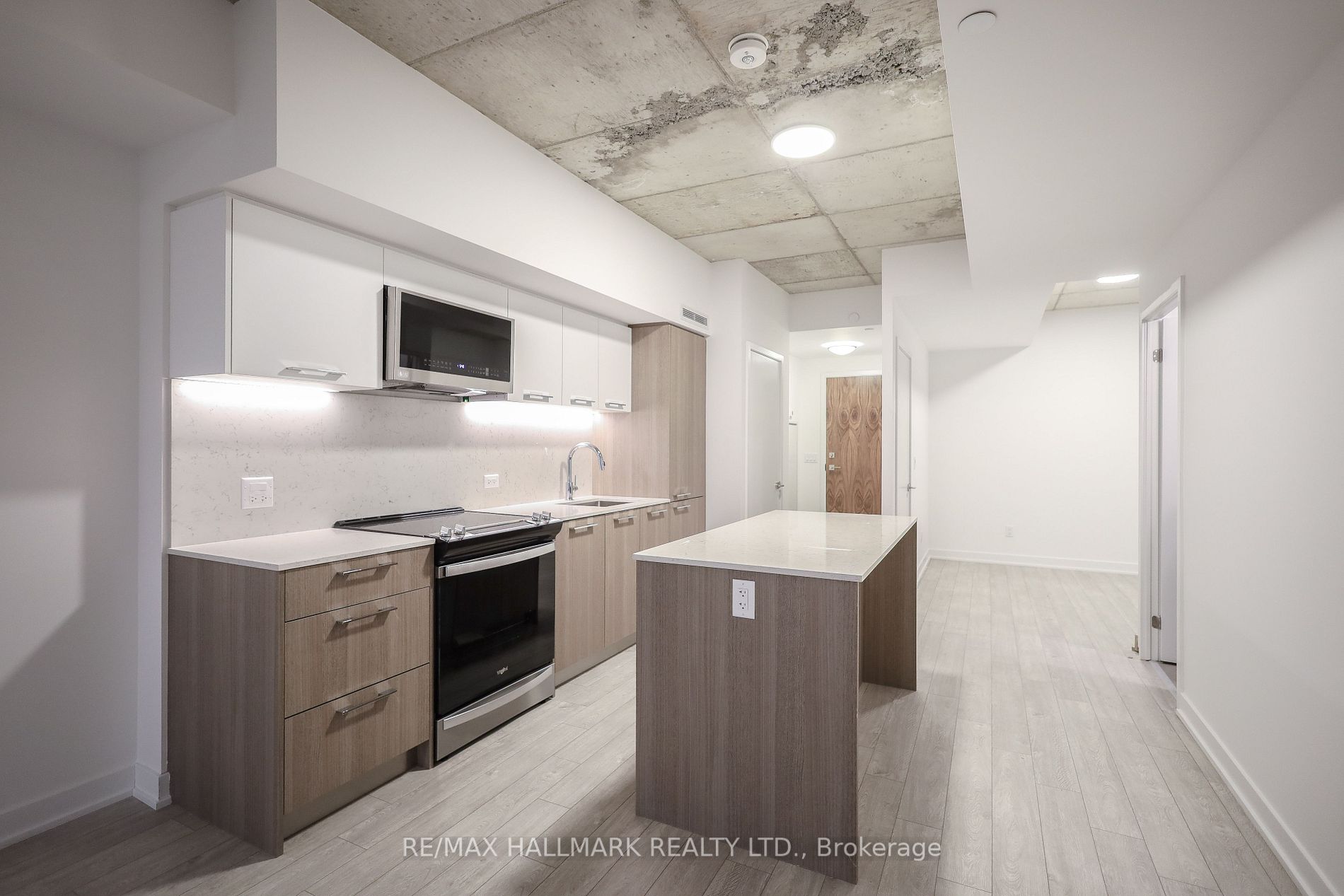 665 Queen St E, #303