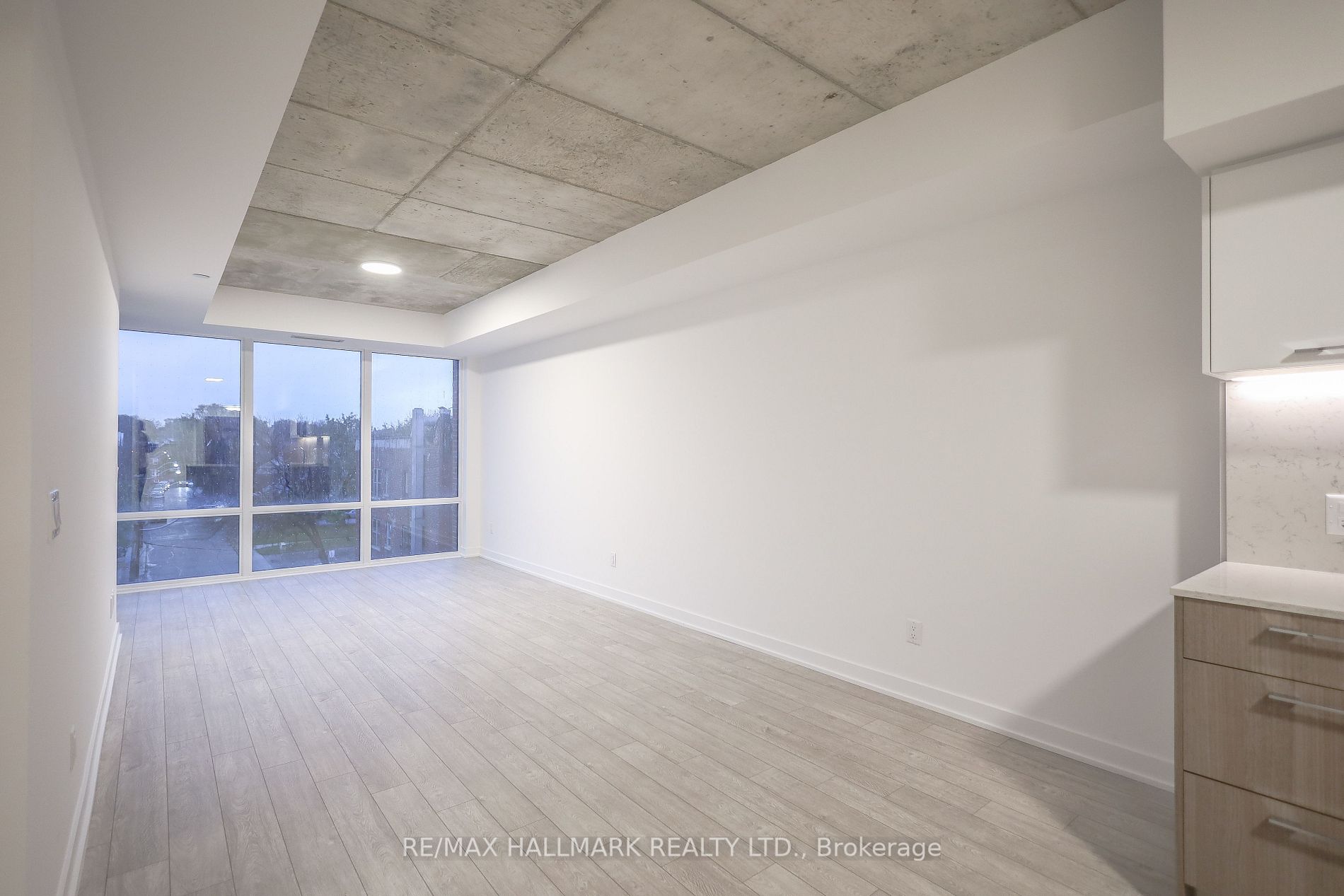 665 Queen St E, #303