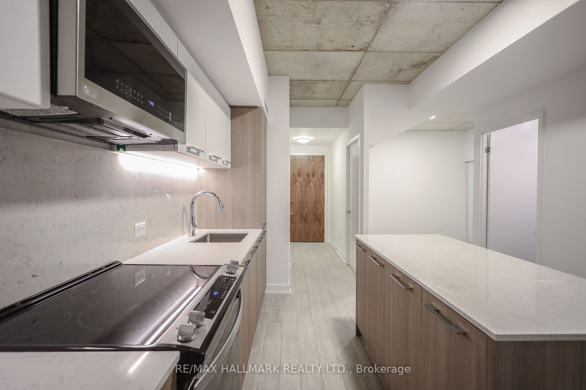 665 Queen St E, #303