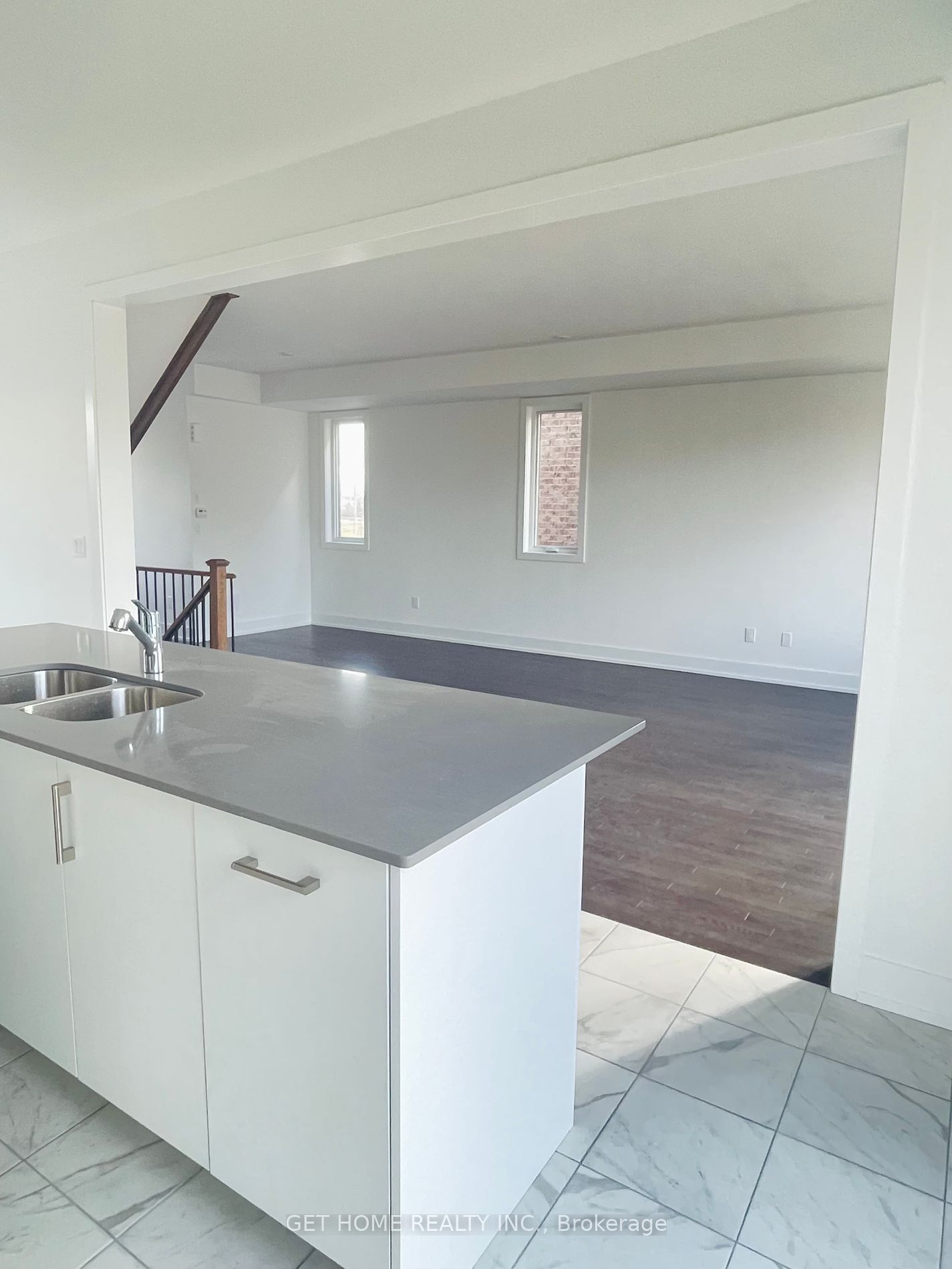 12 Sobczak Dr