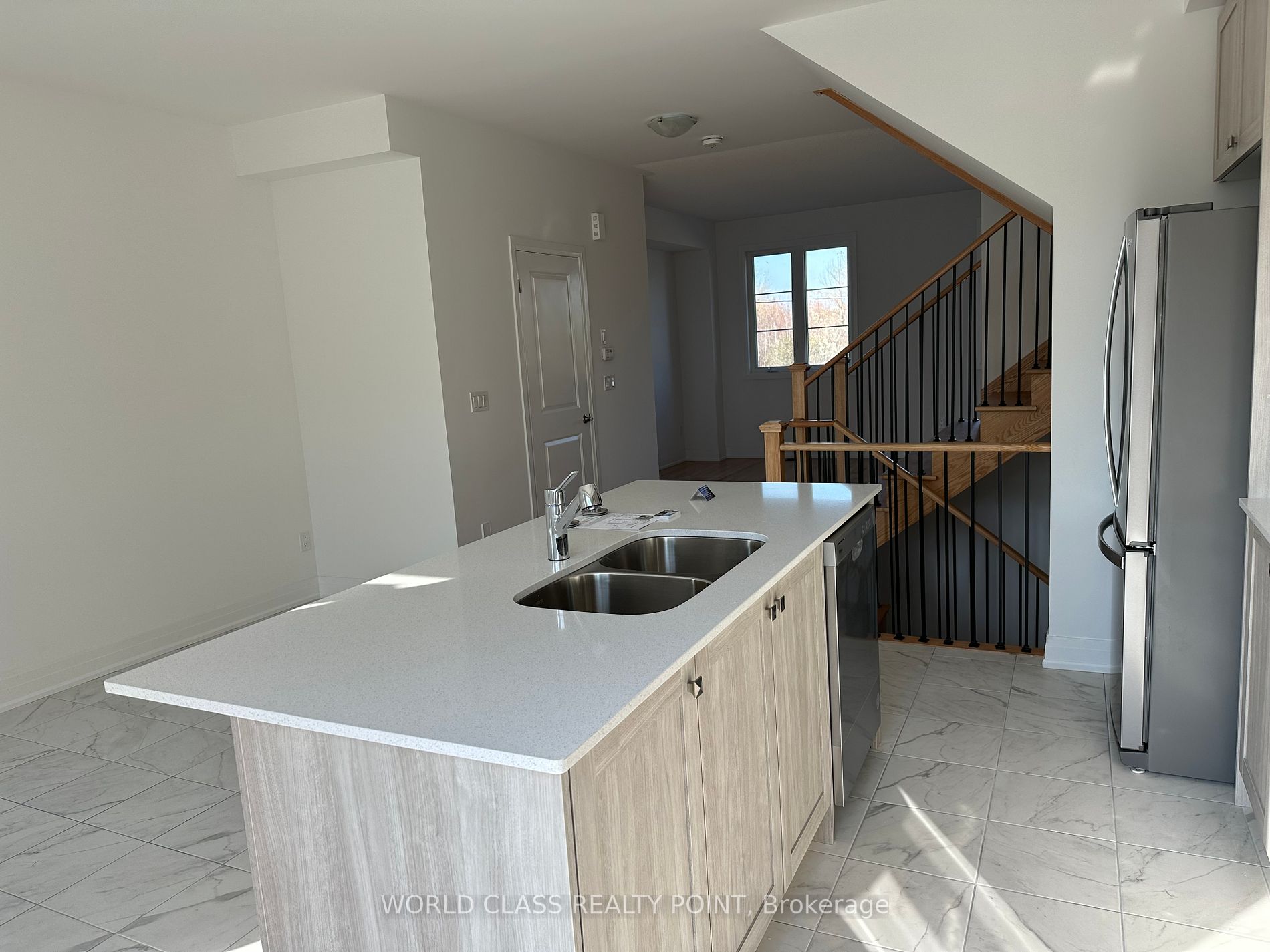 52 Waterside Way