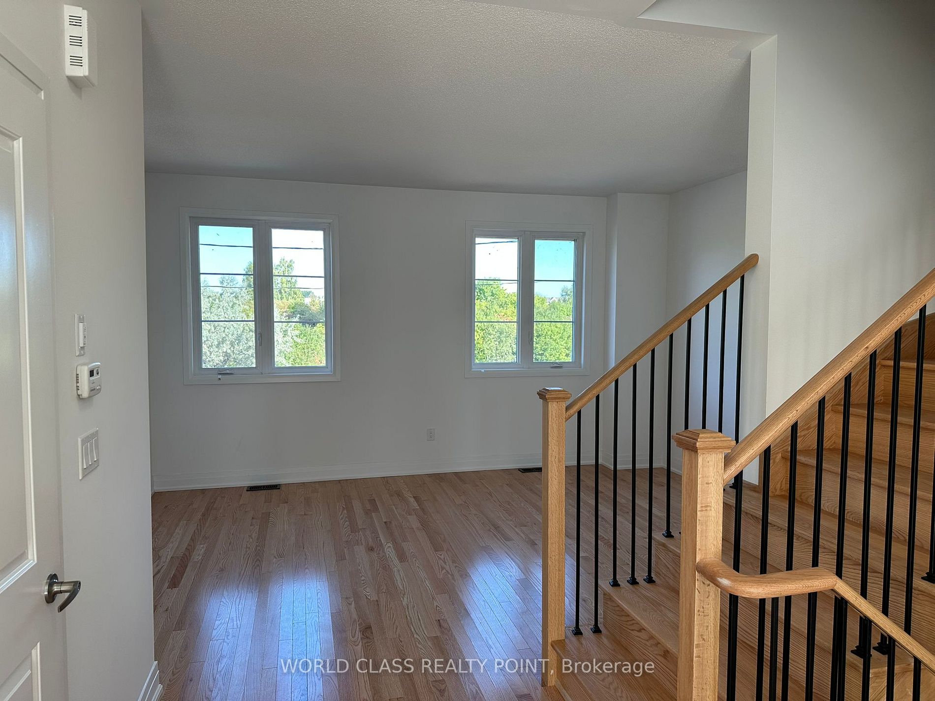 52 Waterside Way