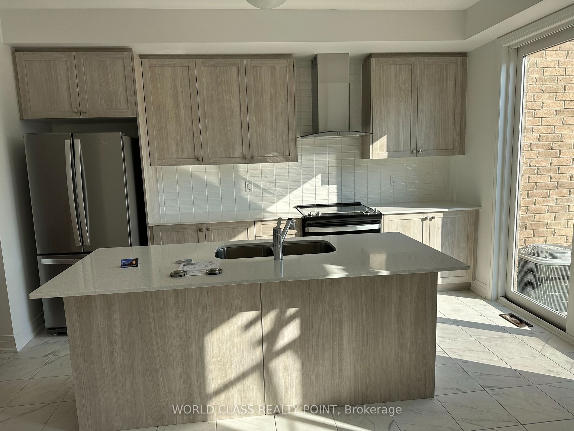 52 Waterside Way
