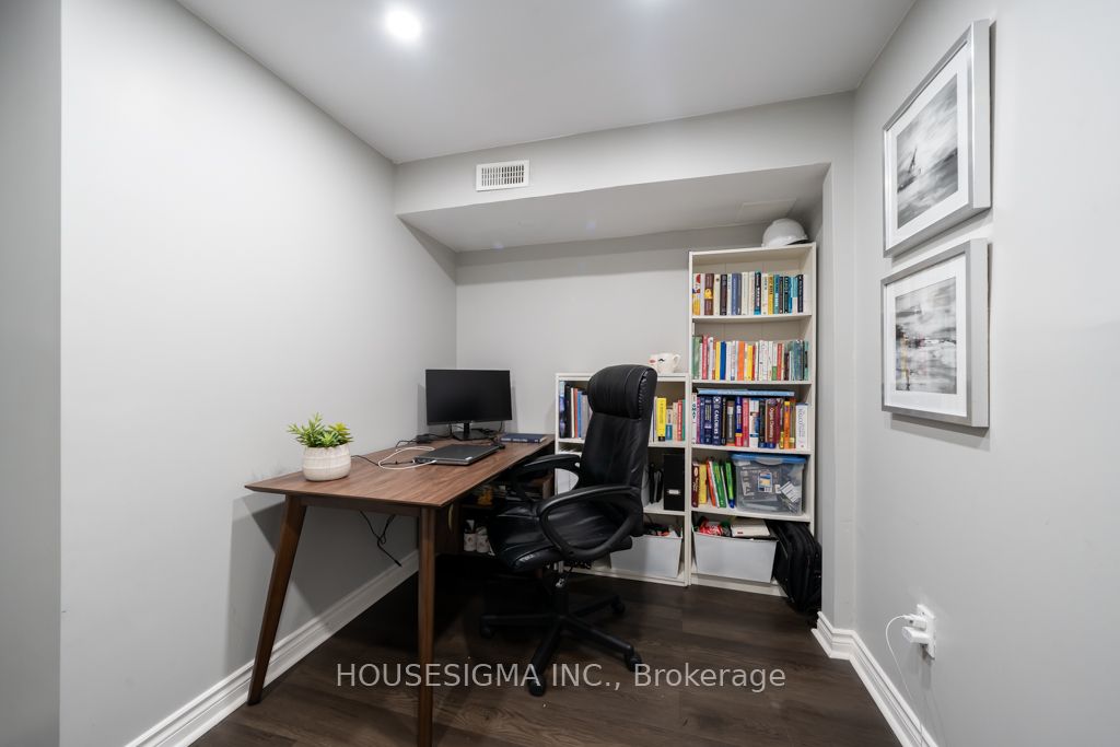 1611 Avonmore Square