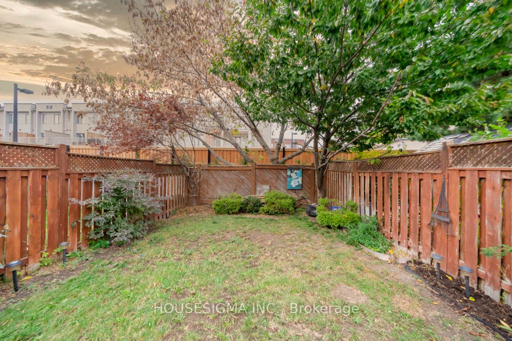 1611 Avonmore Square