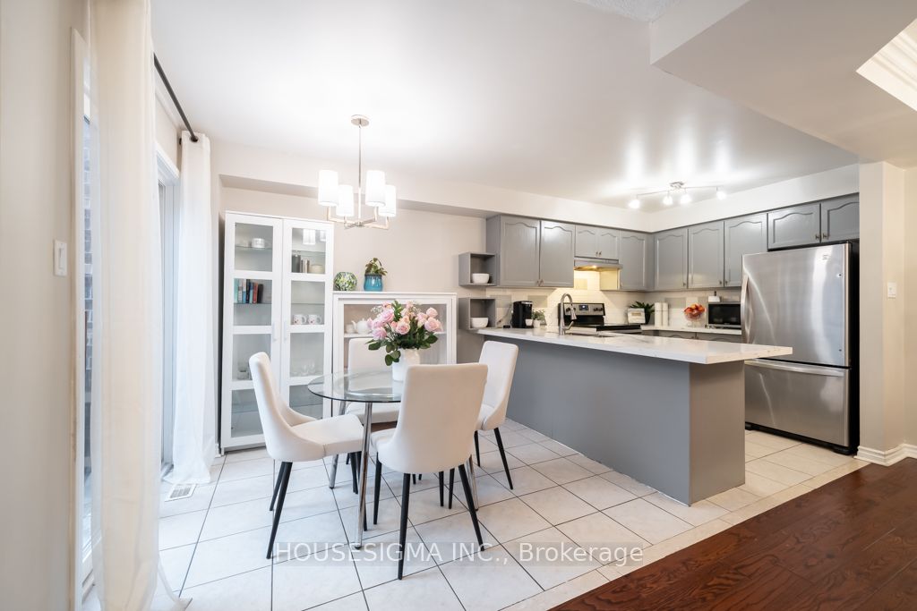 1611 Avonmore Square