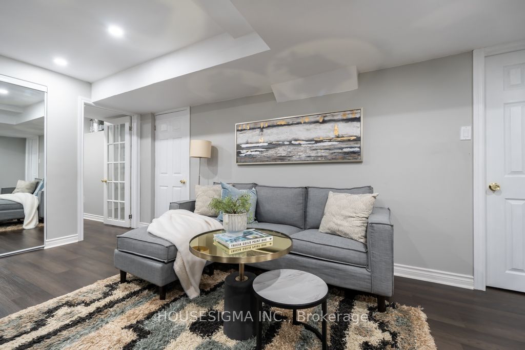 1611 Avonmore Square
