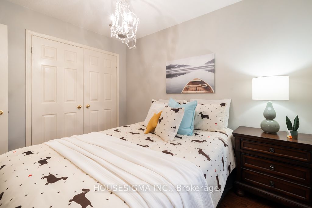 1611 Avonmore Square
