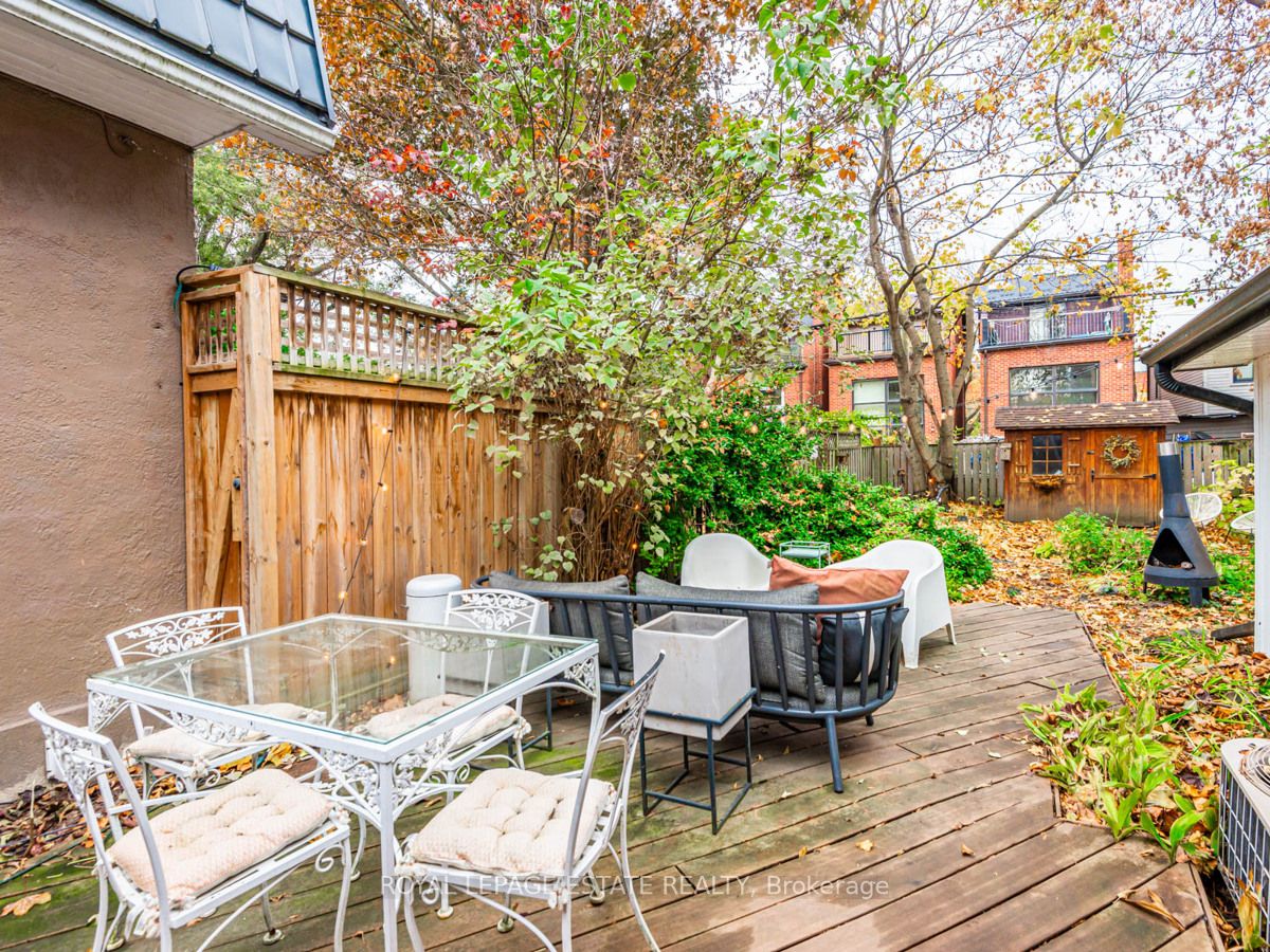 52 De Grassi St