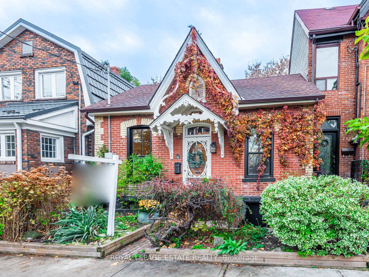 52 De Grassi St