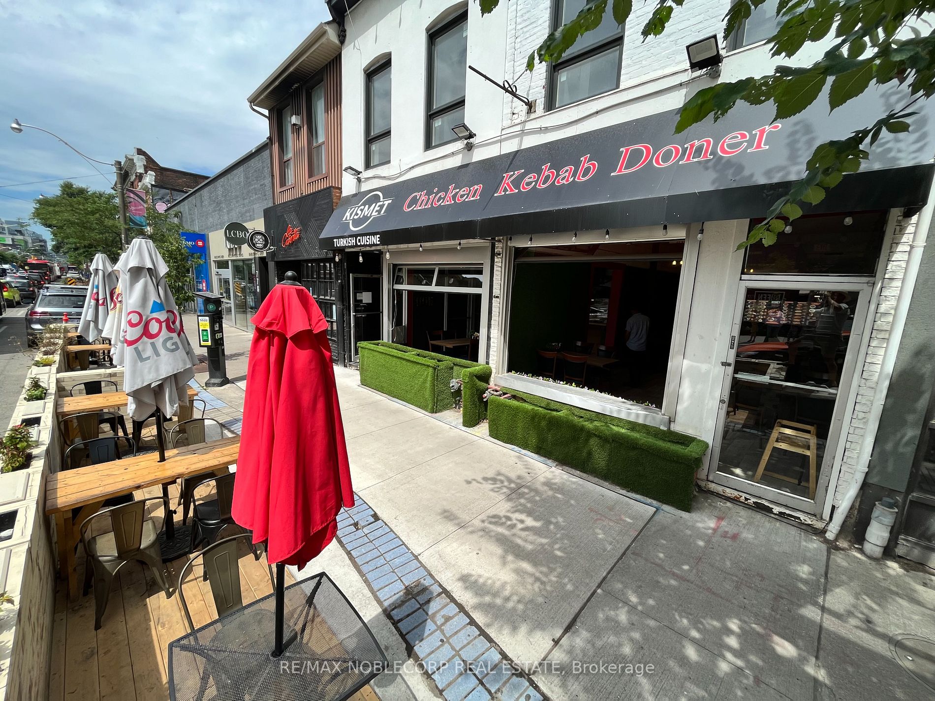 782 Queen St E