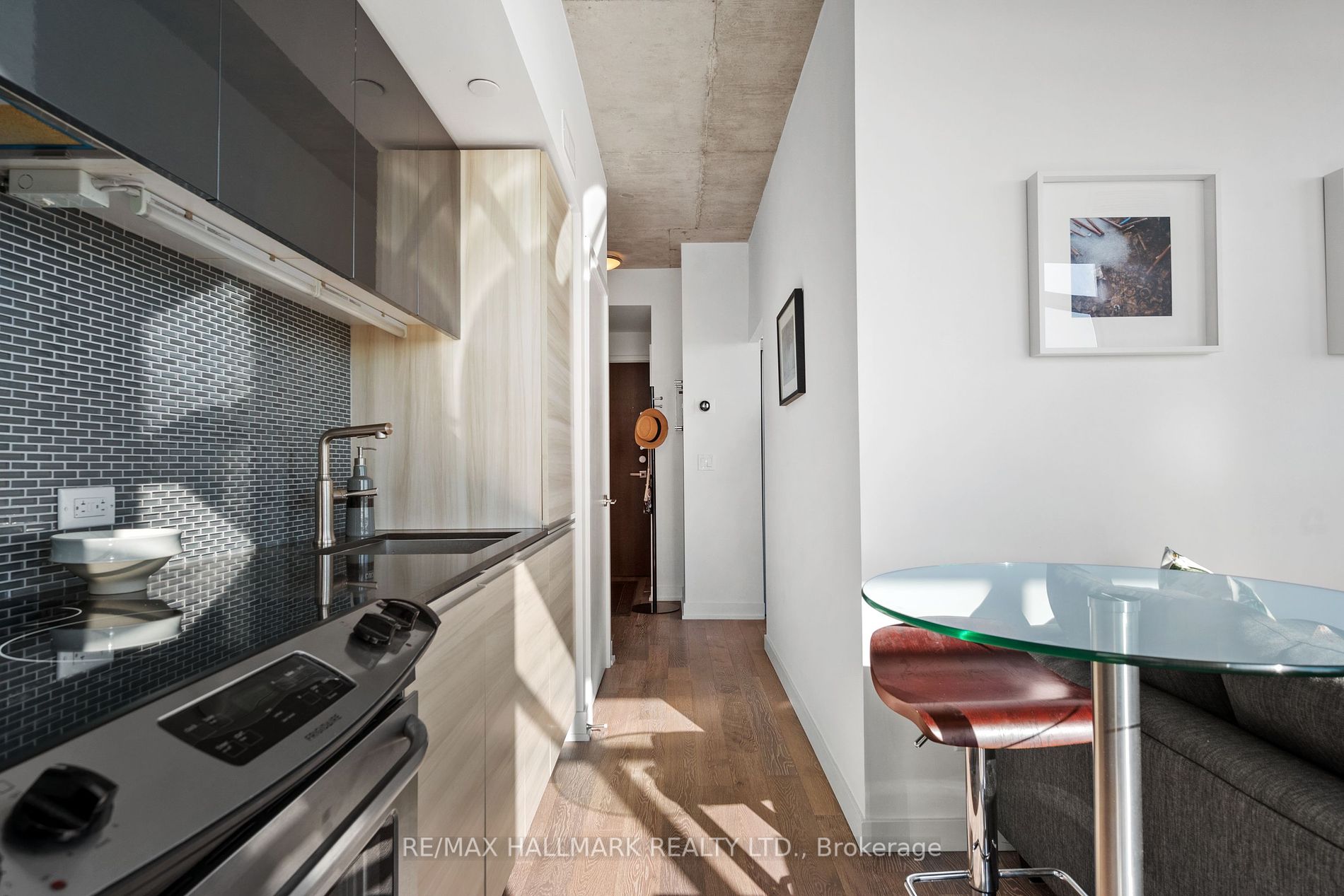 1190 Dundas St E, #906
