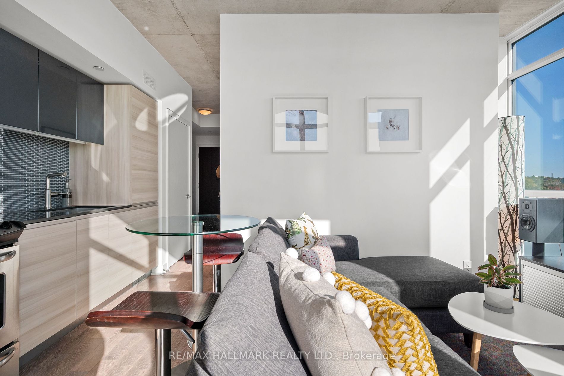 1190 Dundas St E, #906