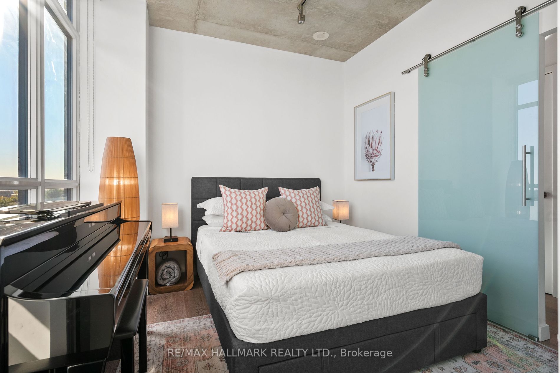 1190 Dundas St E, #906