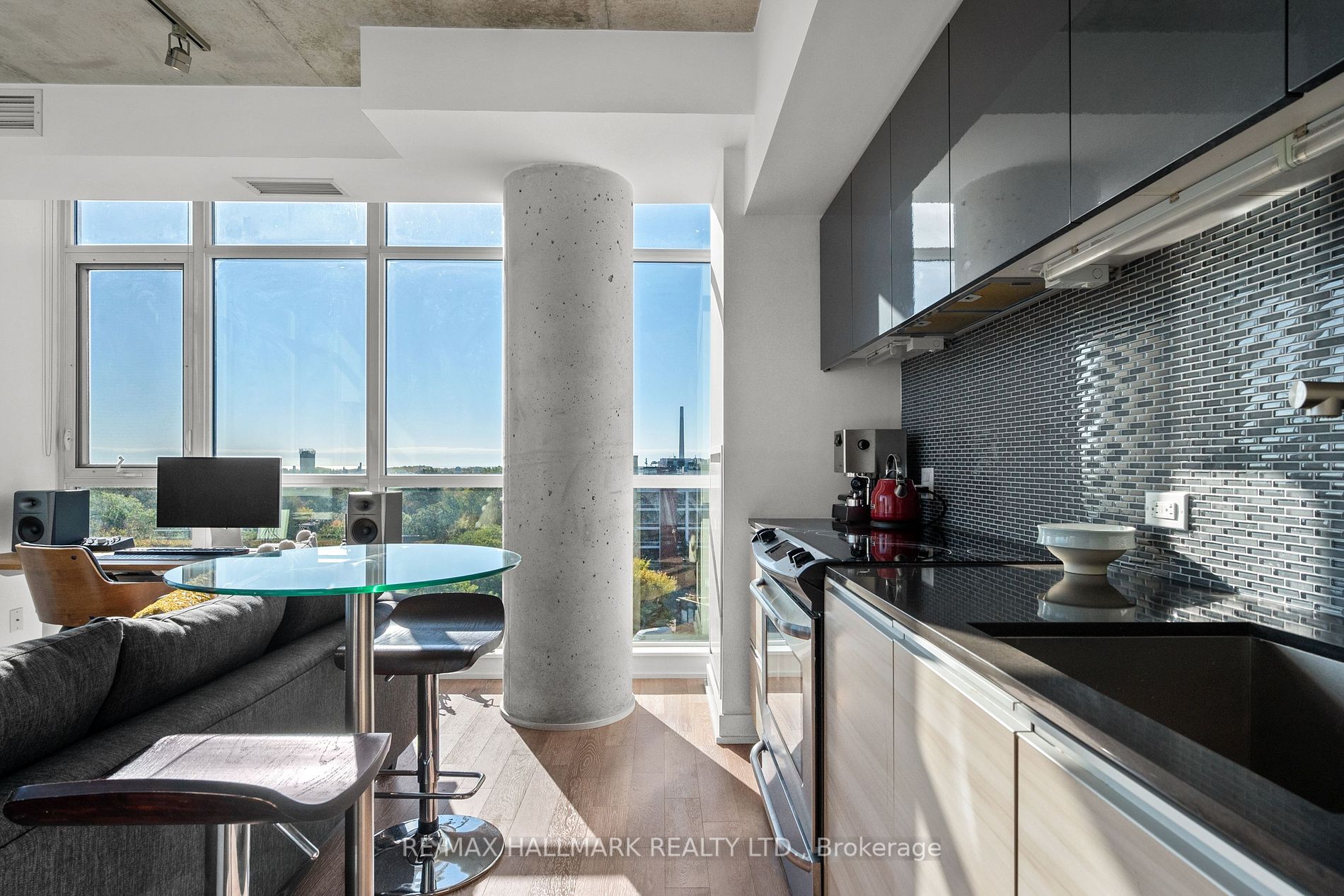1190 Dundas St E, #906