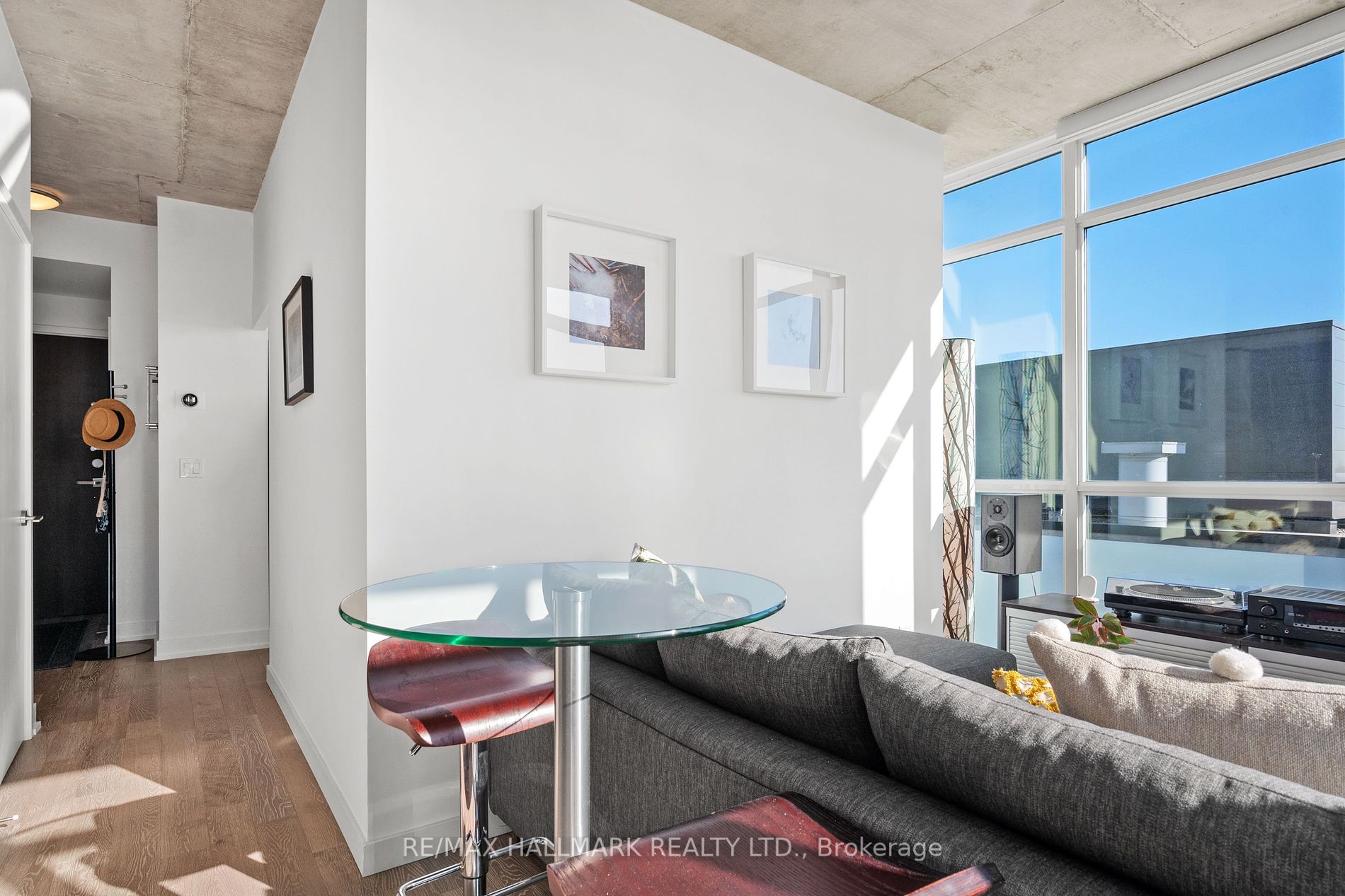 1190 Dundas St E, #906