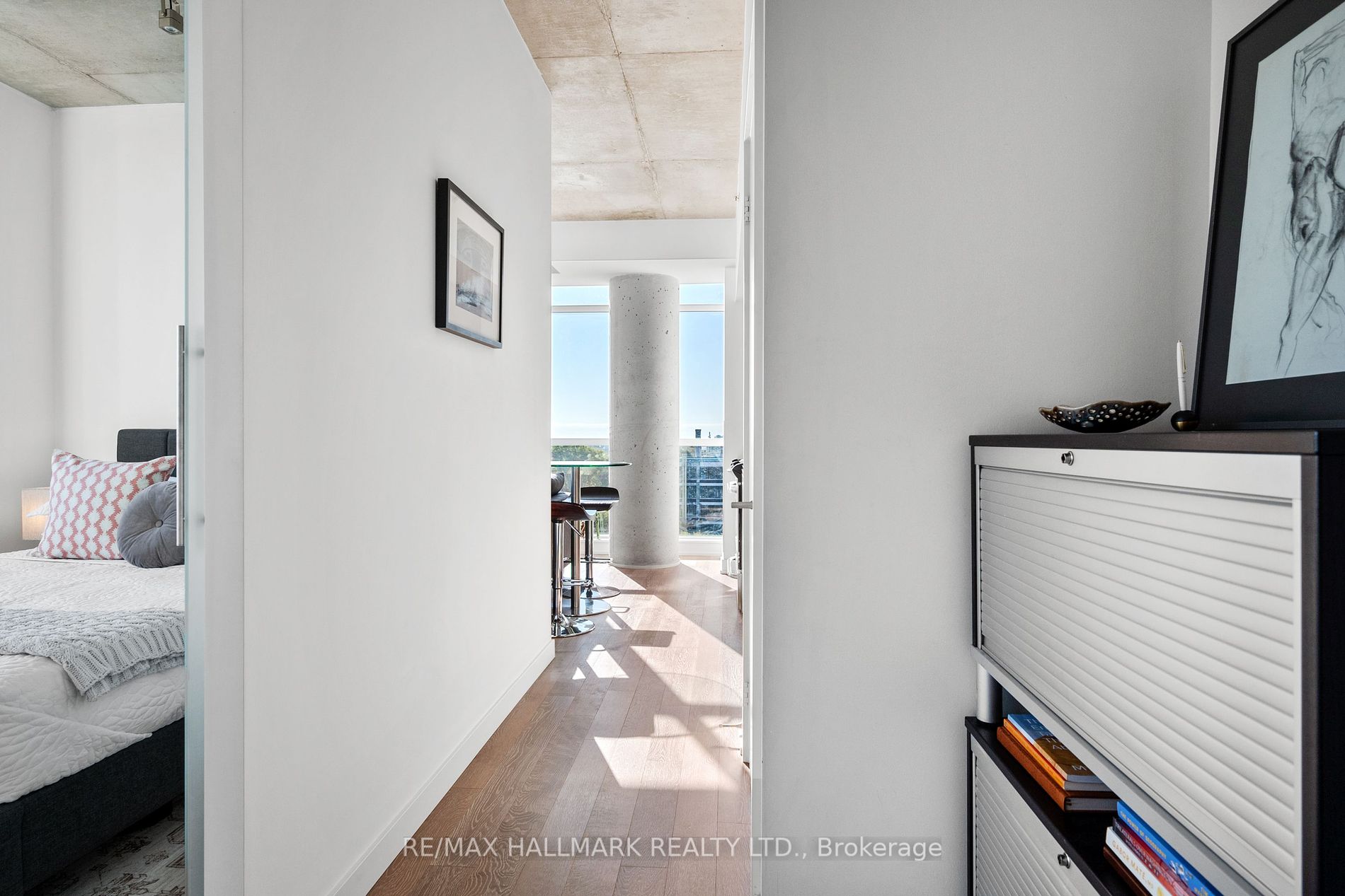1190 Dundas St E, #906