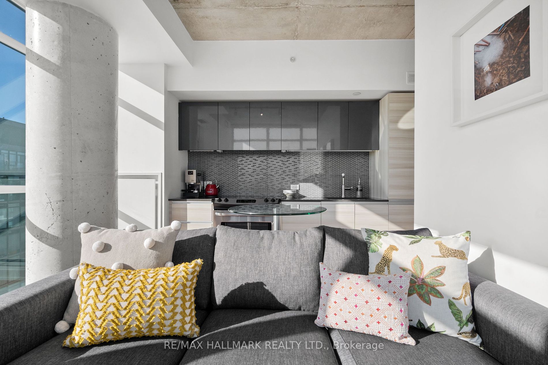1190 Dundas St E, #906