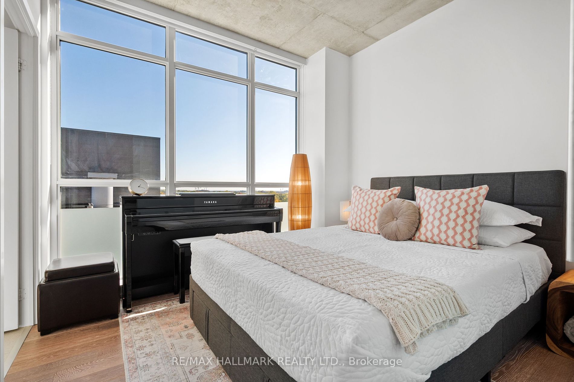 1190 Dundas St E, #906