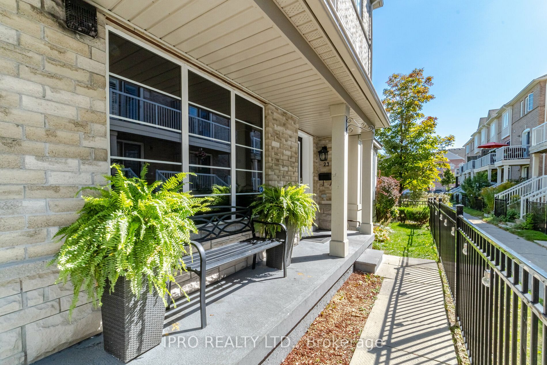 23 Burnsborough St
