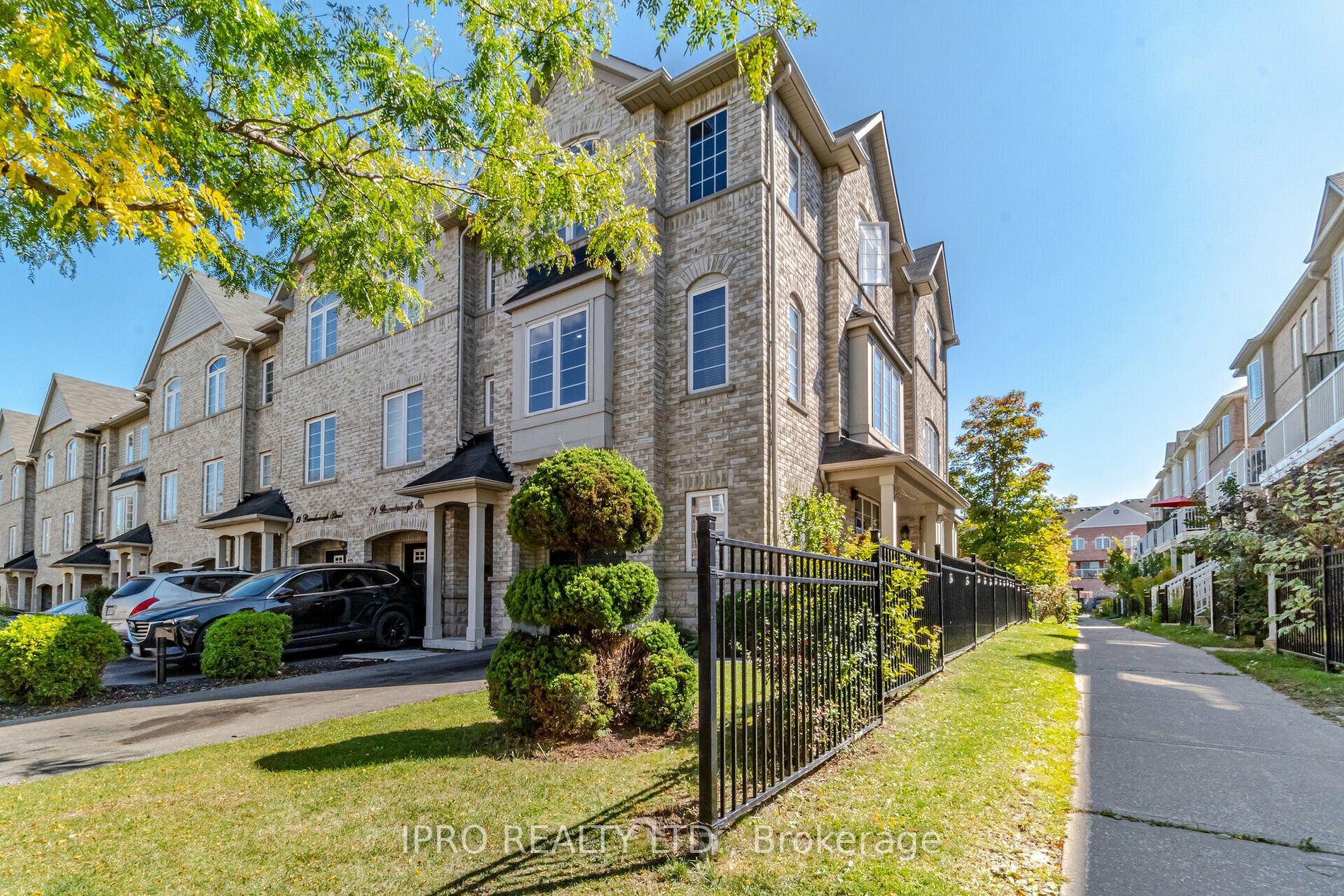 23 Burnsborough St