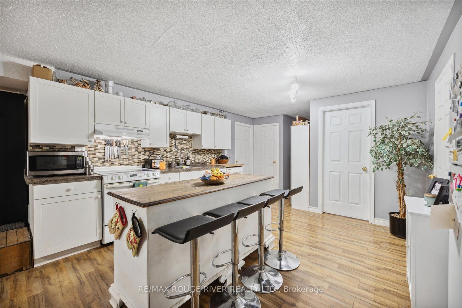16601 Island Rd