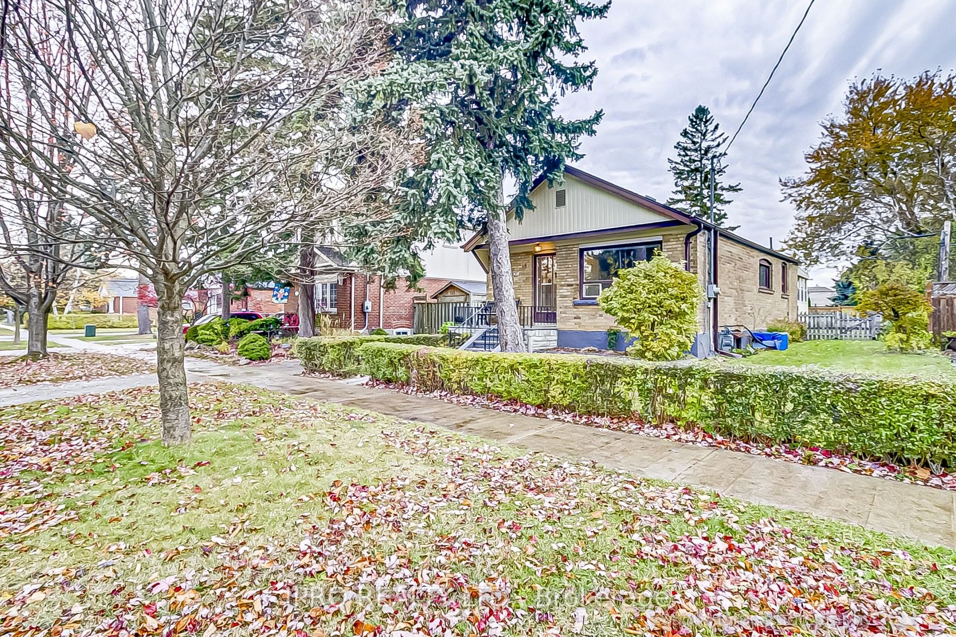 20 Florens Ave