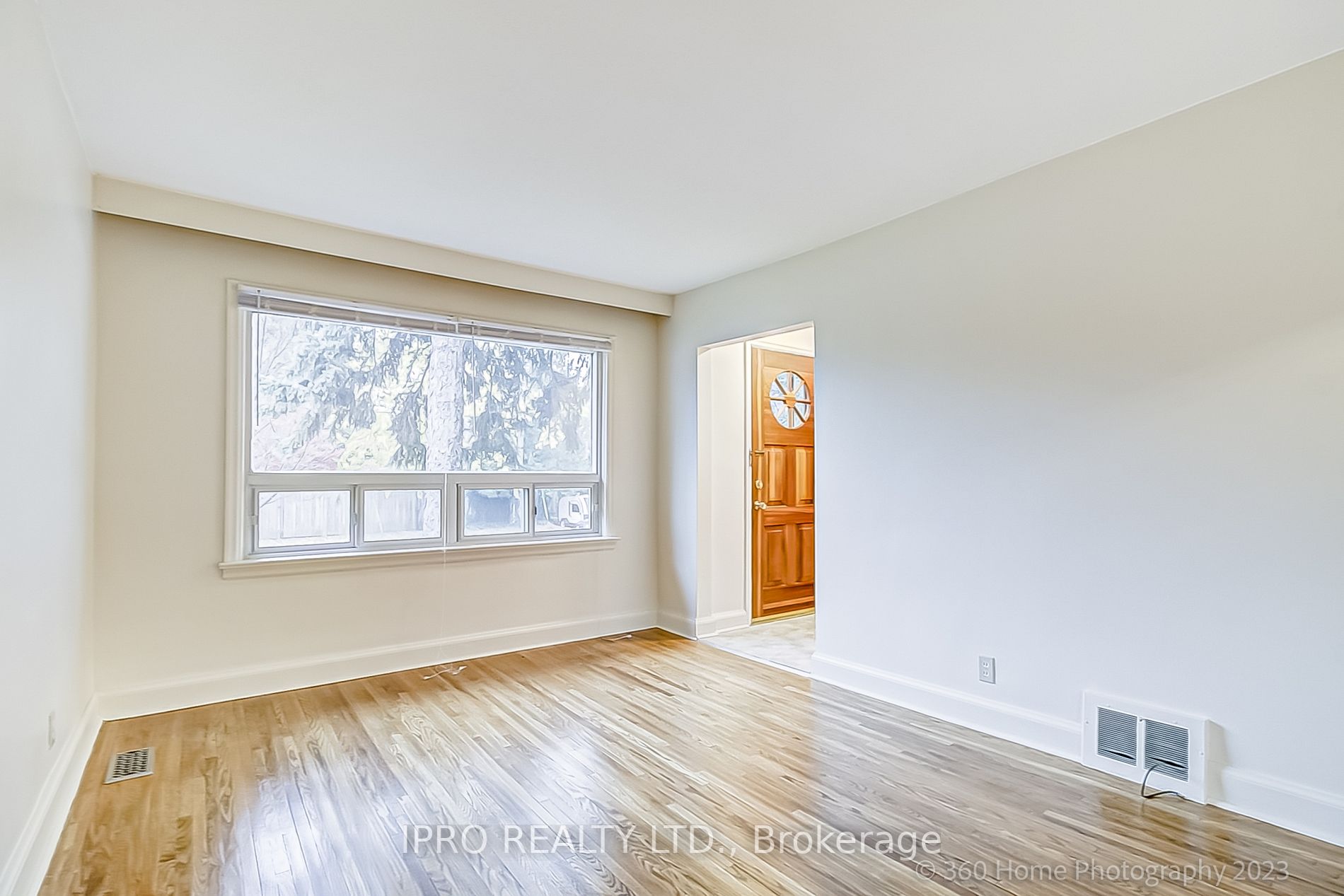 20 Florens Ave